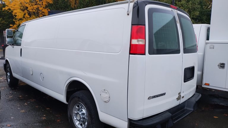 2008 Chevrolet G3500 - image 2 of 6