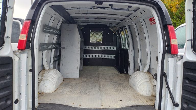 2008 Chevrolet G3500 - image 4 of 6