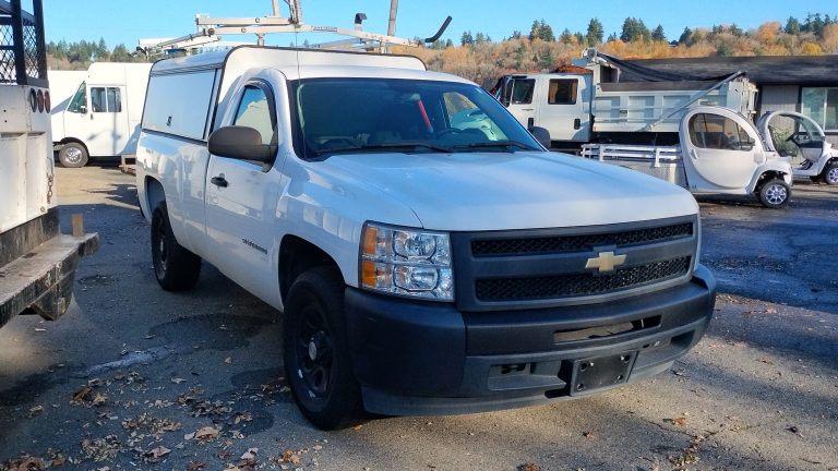 2010 Chevrolet Silverado - image 2 of 6