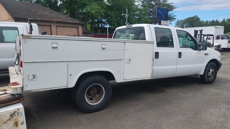 2003 Ford F-350 - image 4 of 6