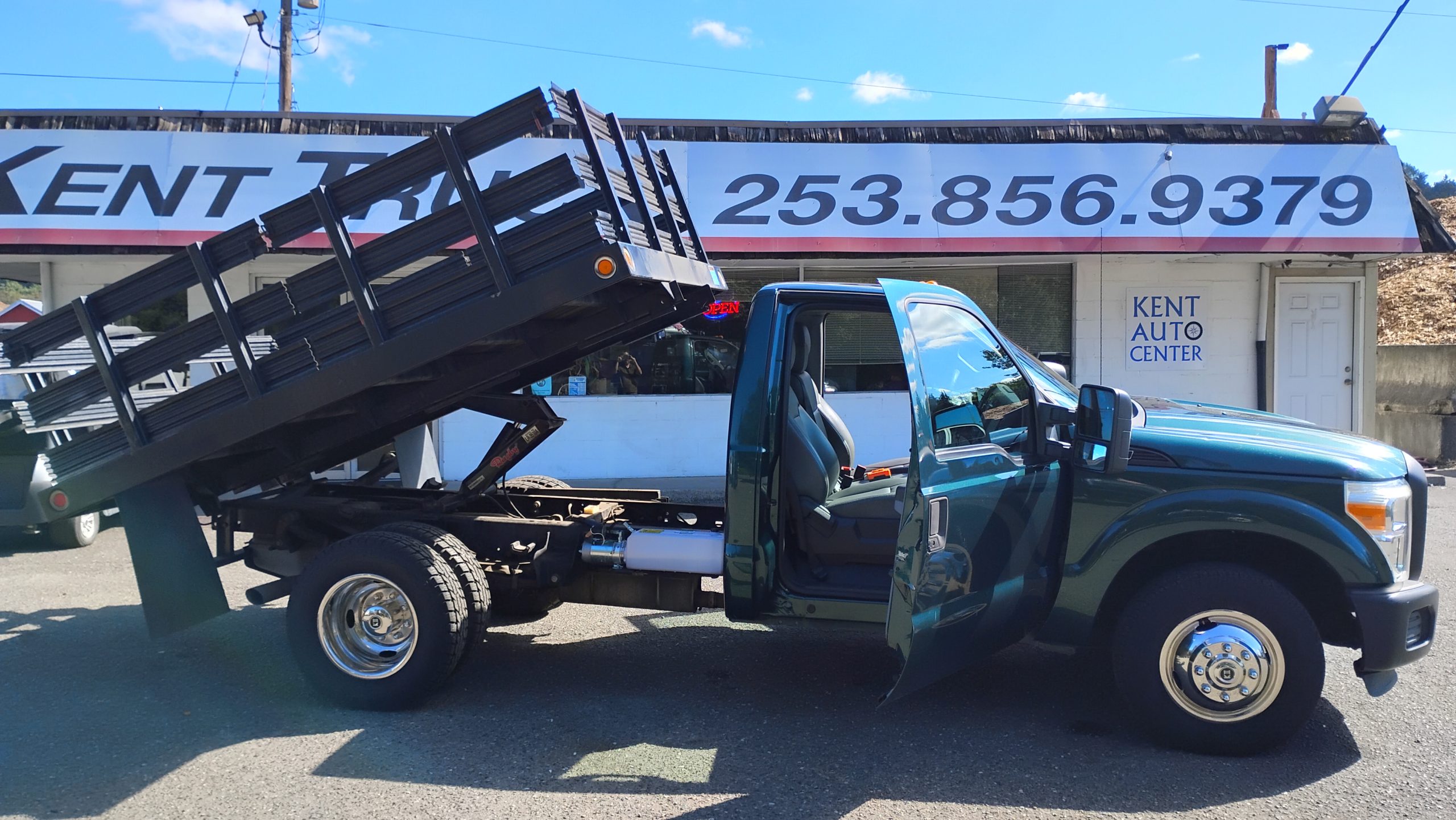 2011 Ford F-350 - image 3 of 6