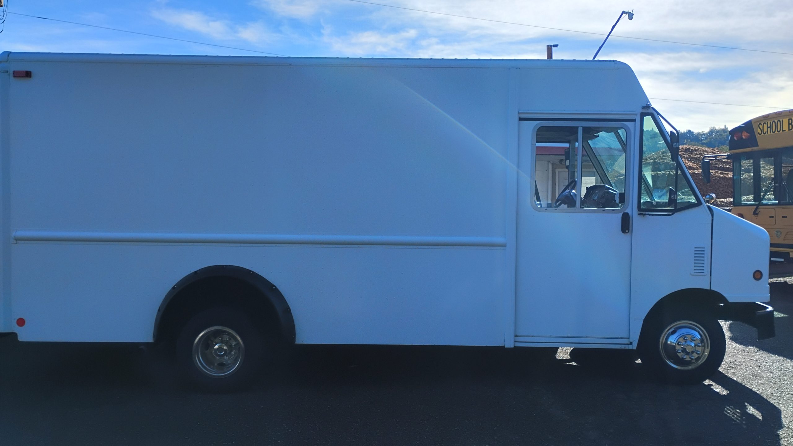 2011 FORD E450 2011 FORD E450 - image 2 of 6