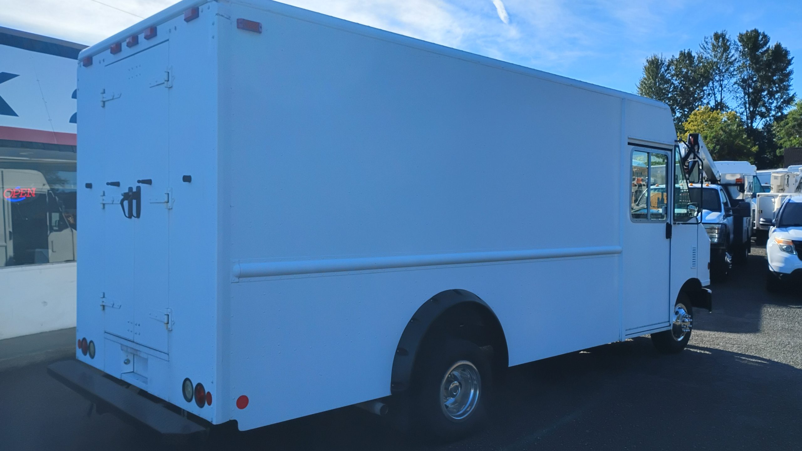 2011 FORD E450 2011 FORD E450 - image 3 of 6