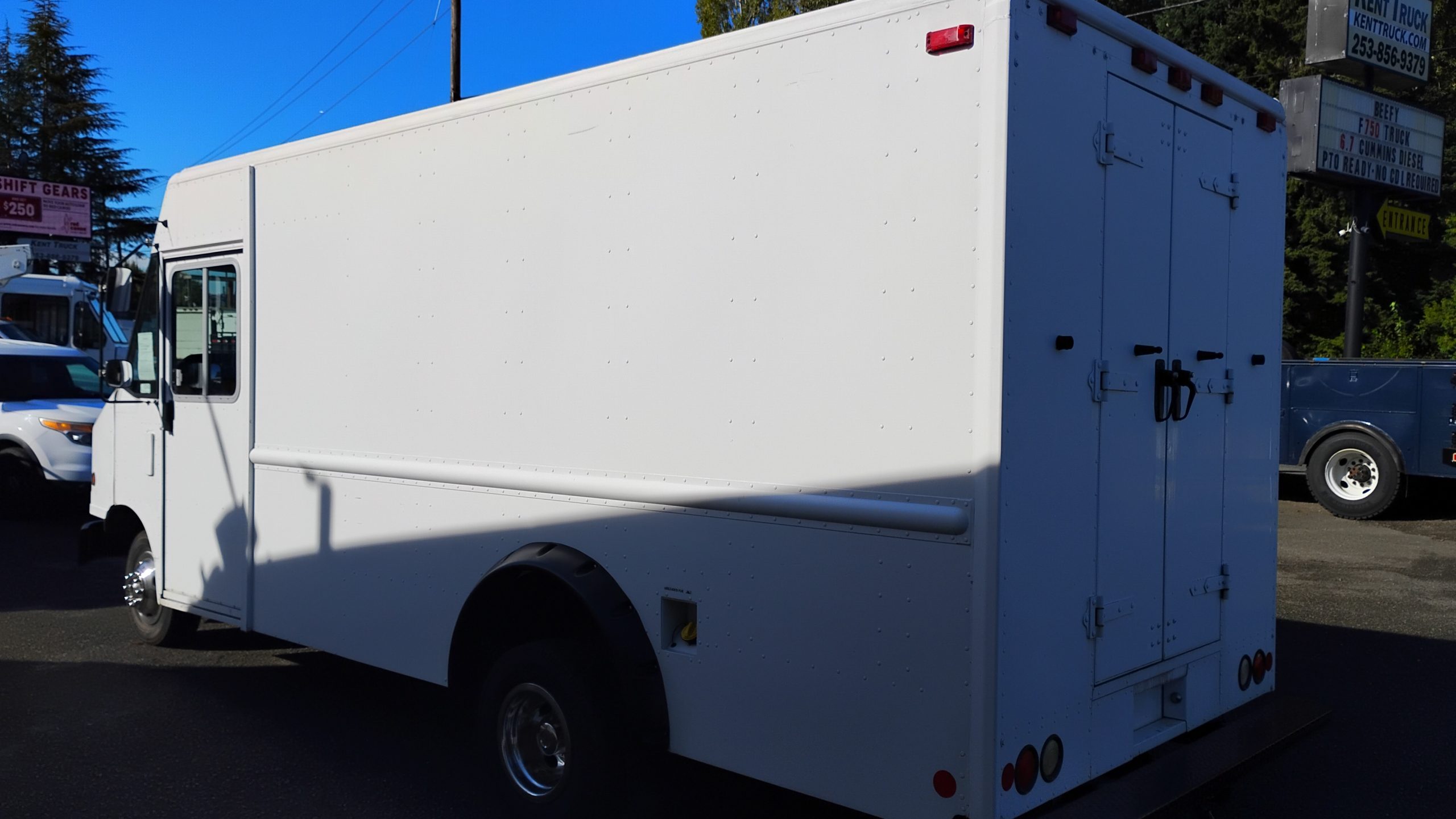 2011 FORD E450 2011 FORD E450 - image 5 of 6