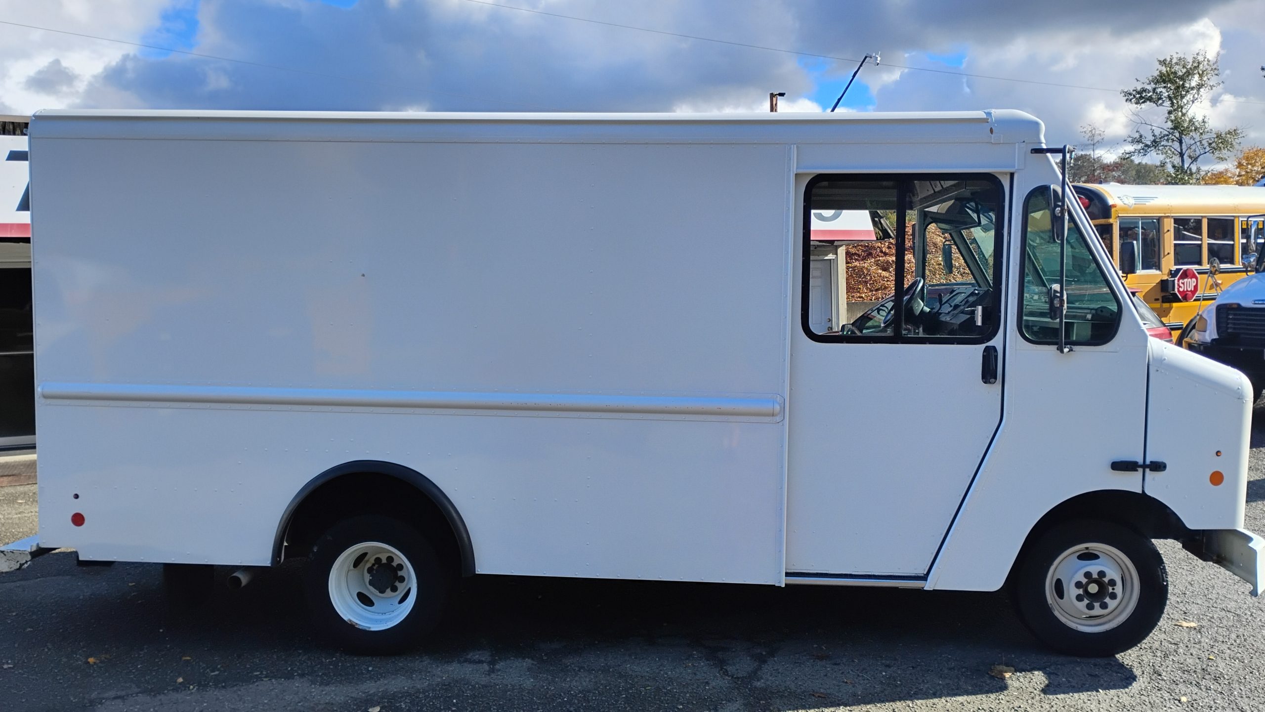 2014 Ford E350 Stepvan 2014 Ford E350 Stepvan - image 2 of 6