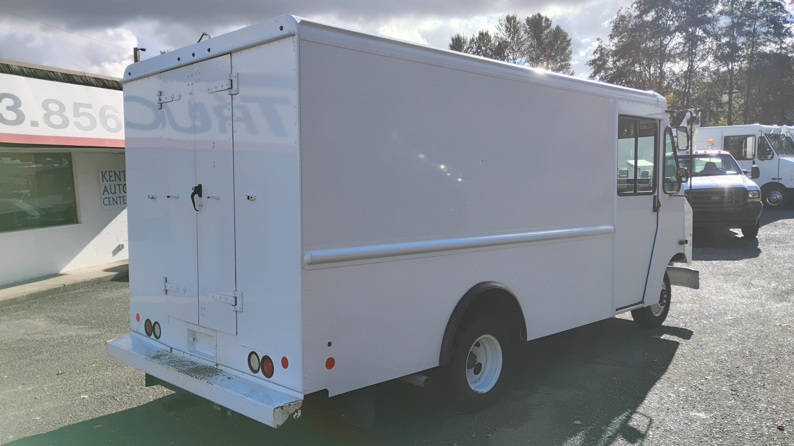 2014 Ford E350 Stepvan 2014 Ford E350 Stepvan - image 3 of 6