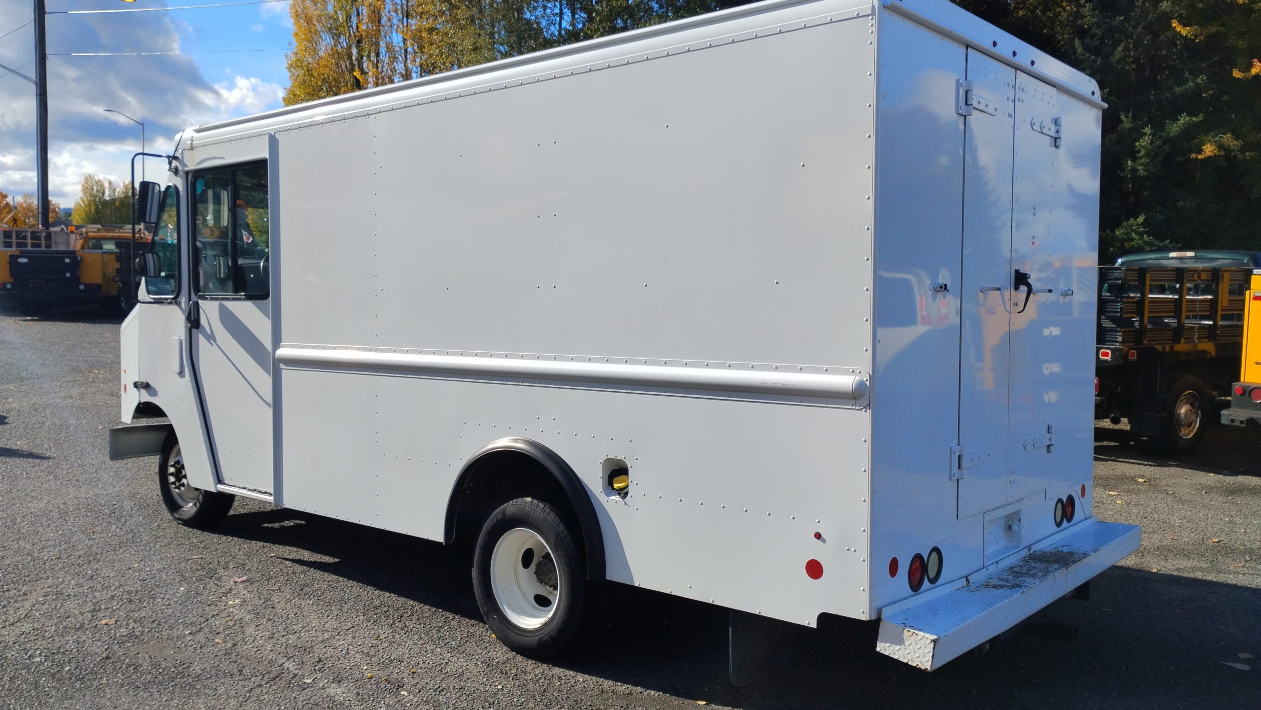 2014 Ford E350 Stepvan 2014 Ford E350 Stepvan - image 5 of 6