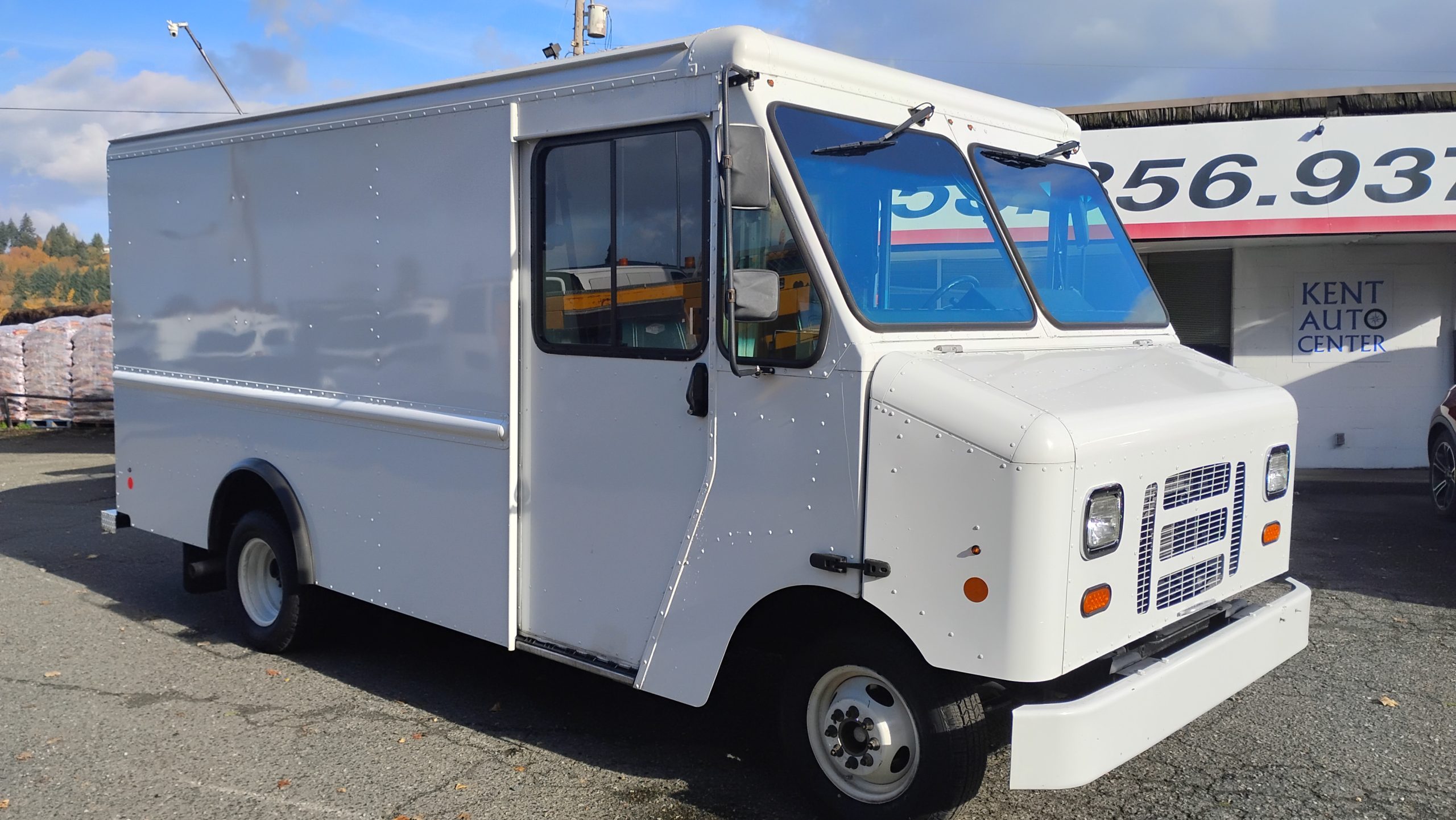 2017 Ford E350 Stepvan 2017 Ford E350 Stepvan - image 1 of 6