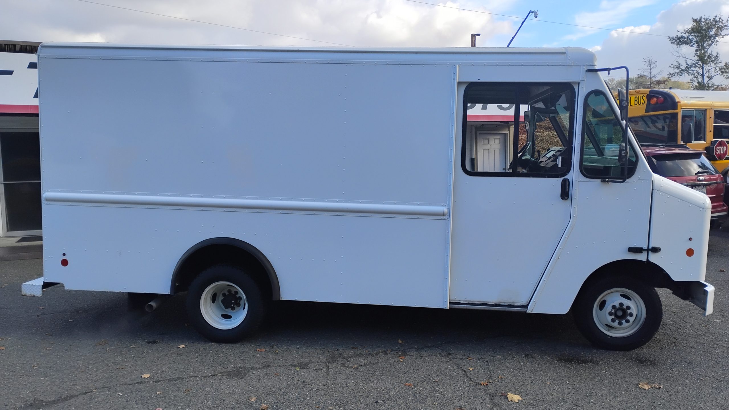 2017 Ford E350 Stepvan 2017 Ford E350 Stepvan - image 2 of 6