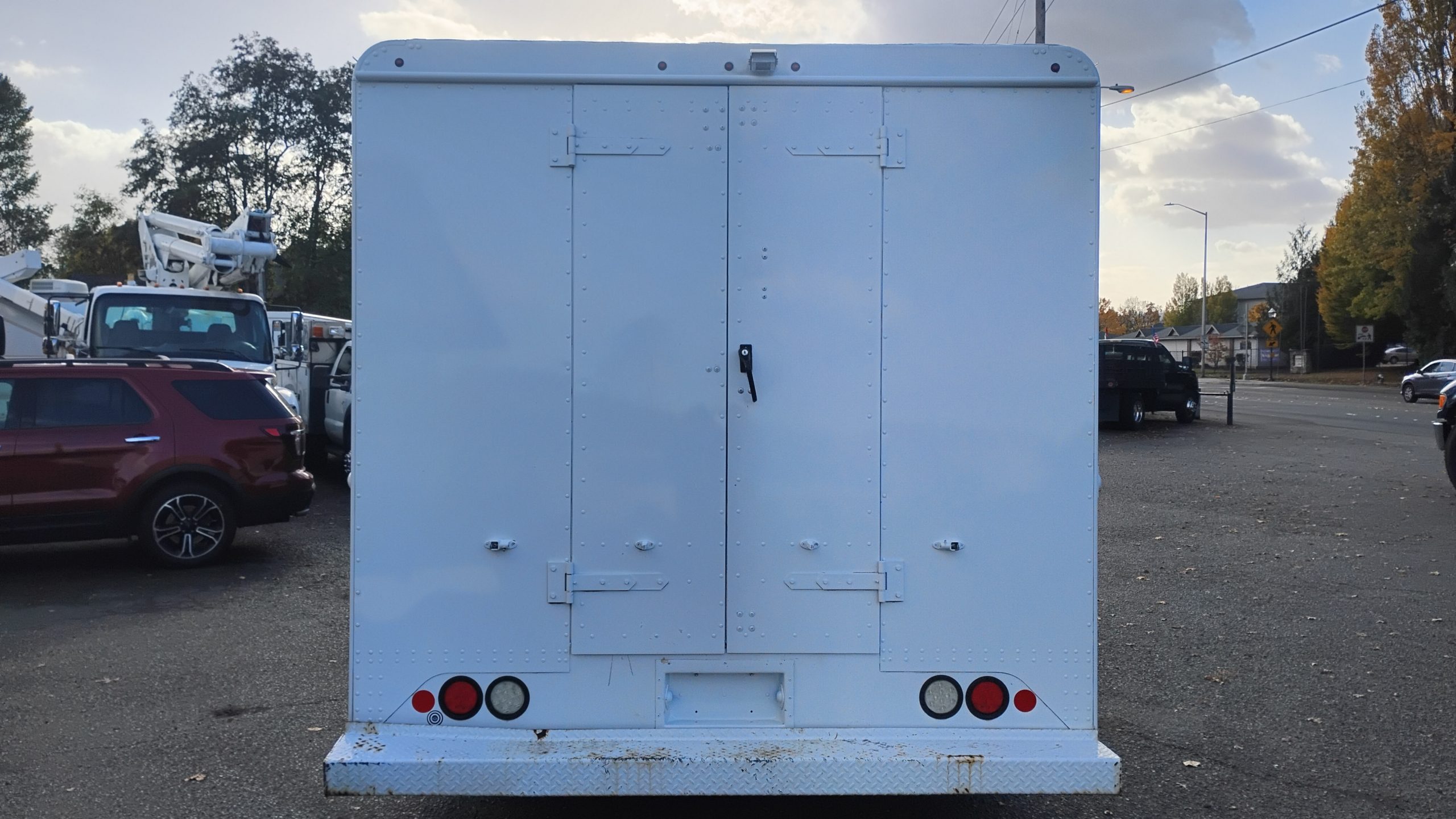 2017 Ford E350 Stepvan 2017 Ford E350 Stepvan - image 4 of 6