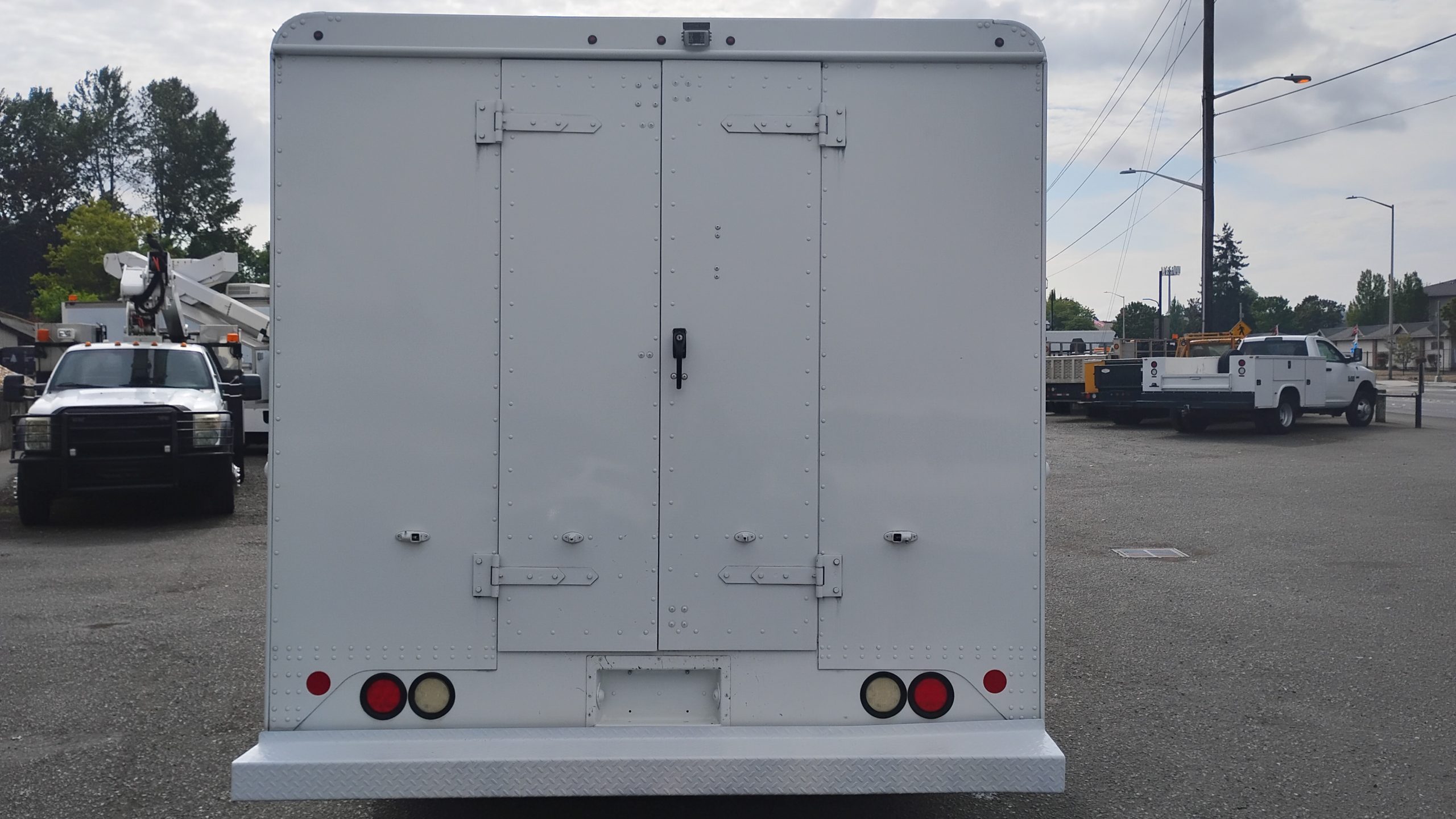 2016 Ford E350 Stepvan 2016 Ford E350 Stepvan - image 4 of 6