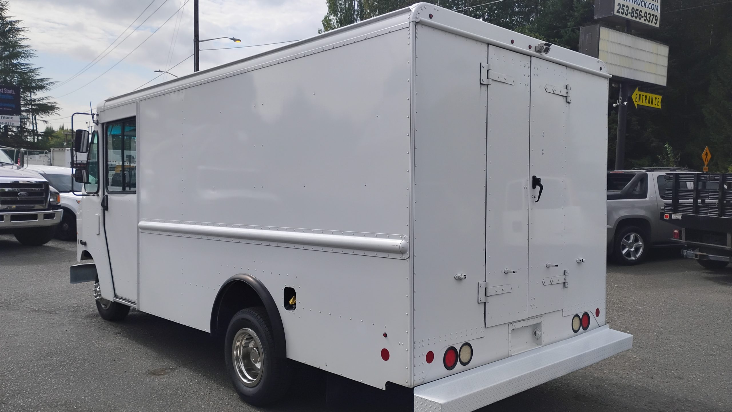 2016 Ford E350 Stepvan 2016 Ford E350 Stepvan - image 5 of 6