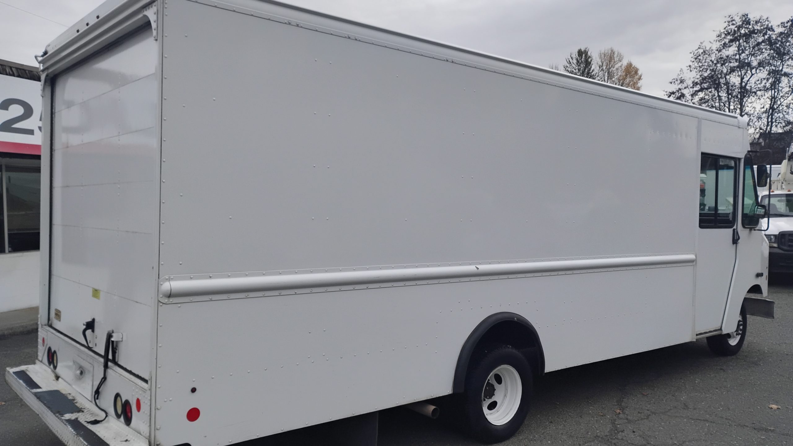 2014 Ford E450 Stepvan 18ft. 2014 Ford E450 Stepvan 18ft. - image 3 of 6