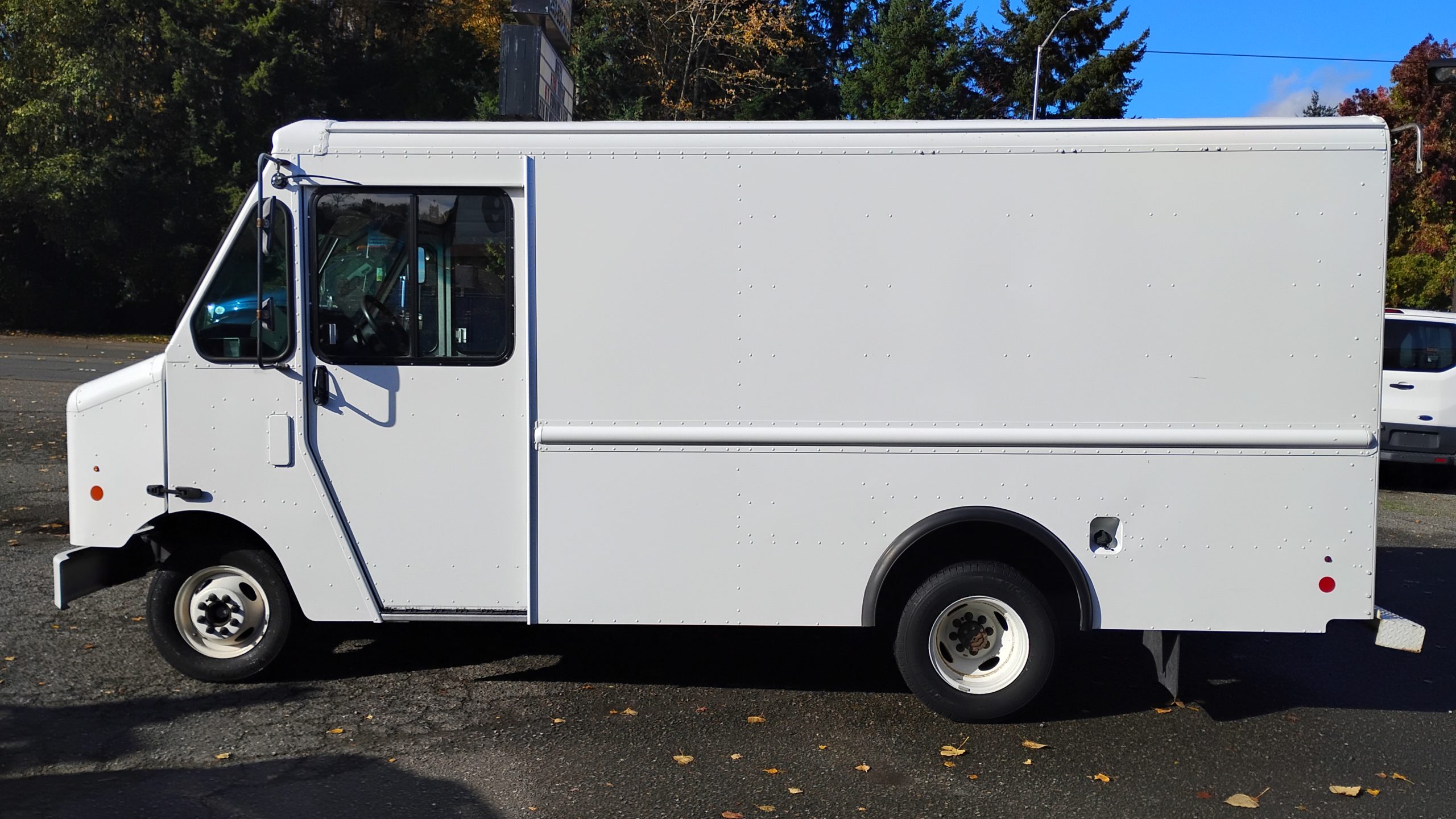 2016 Ford E350 Stepvan - image 6 of 6