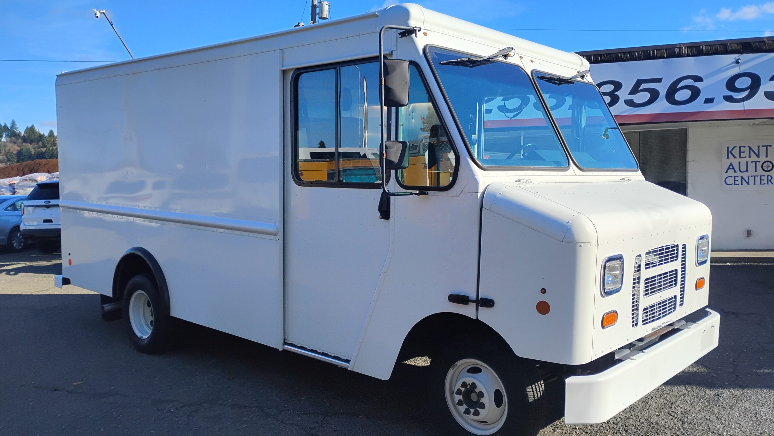 2016 Ford E350 Stepvan - image 1 of 6