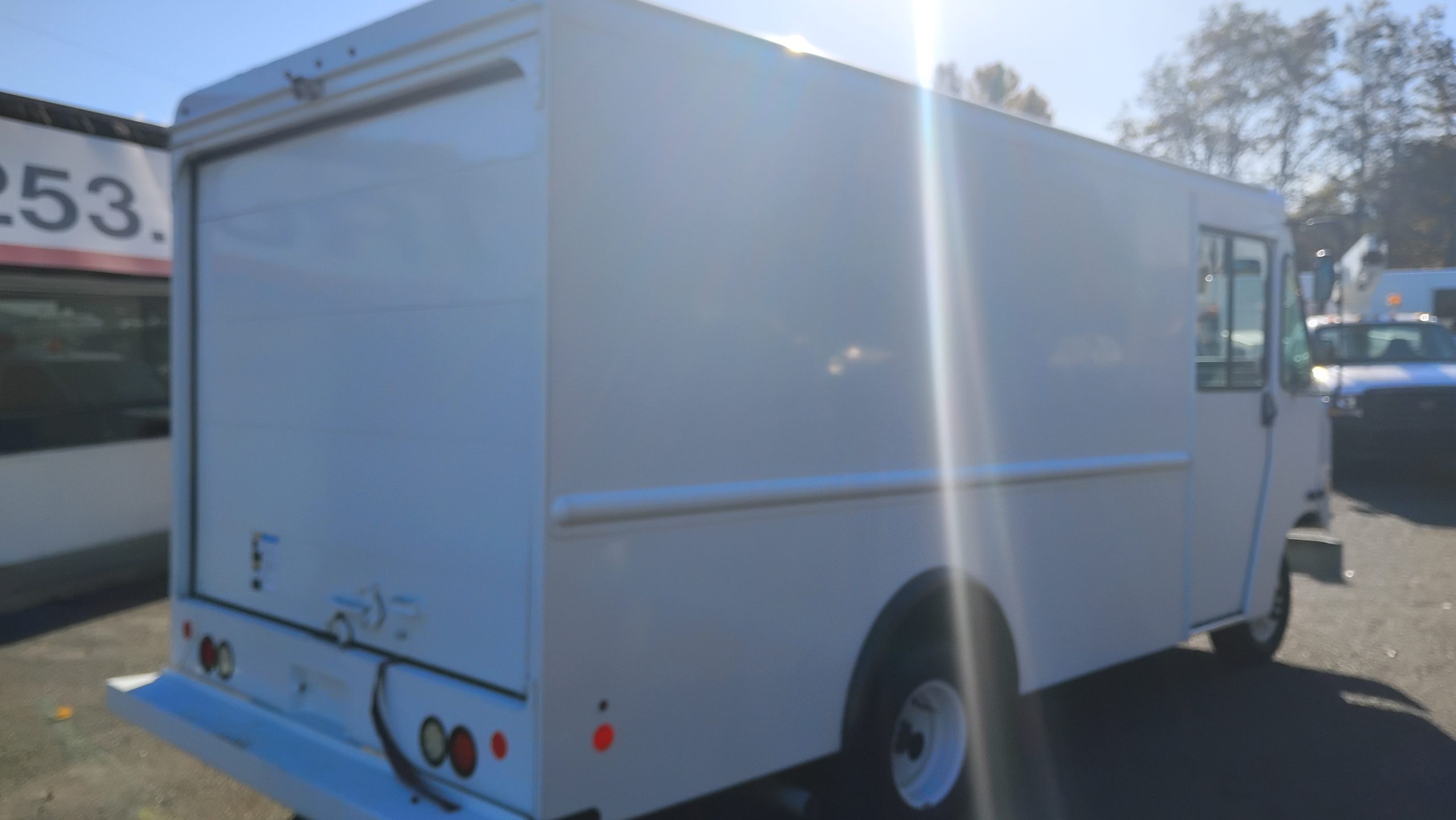 2016 Ford E350 Stepvan - image 3 of 6