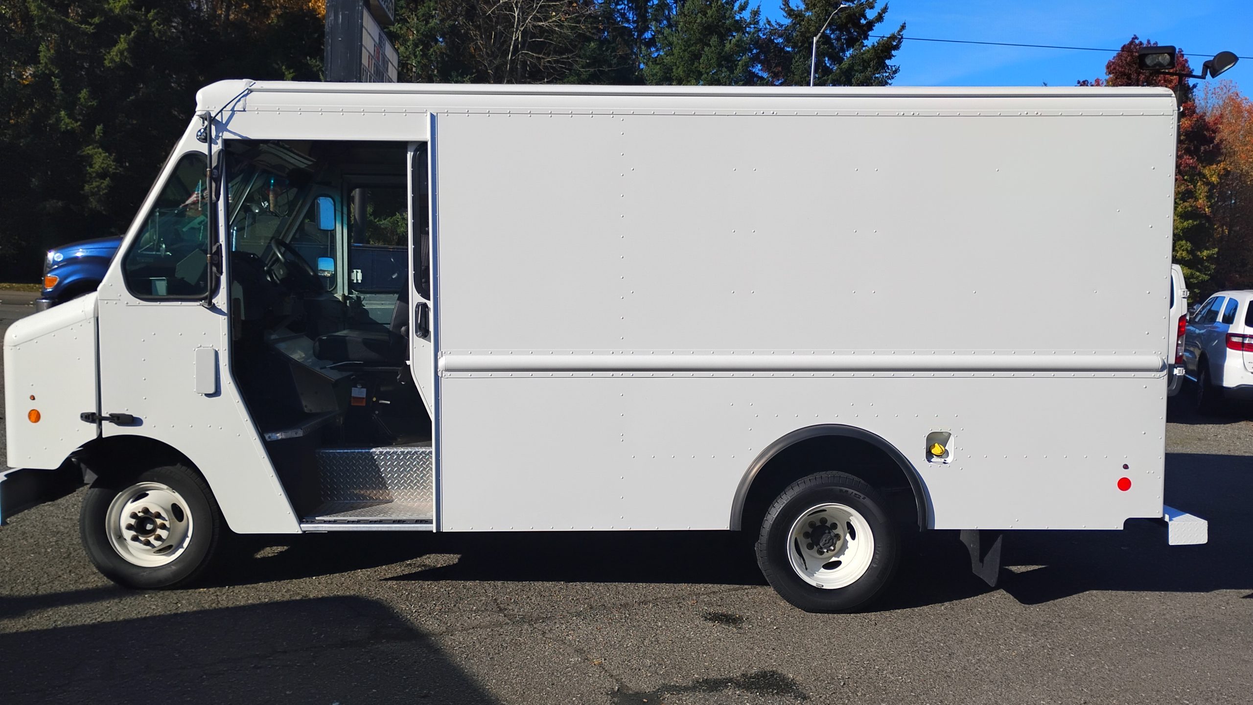 2016 Ford E350 Stepvan - image 6 of 6