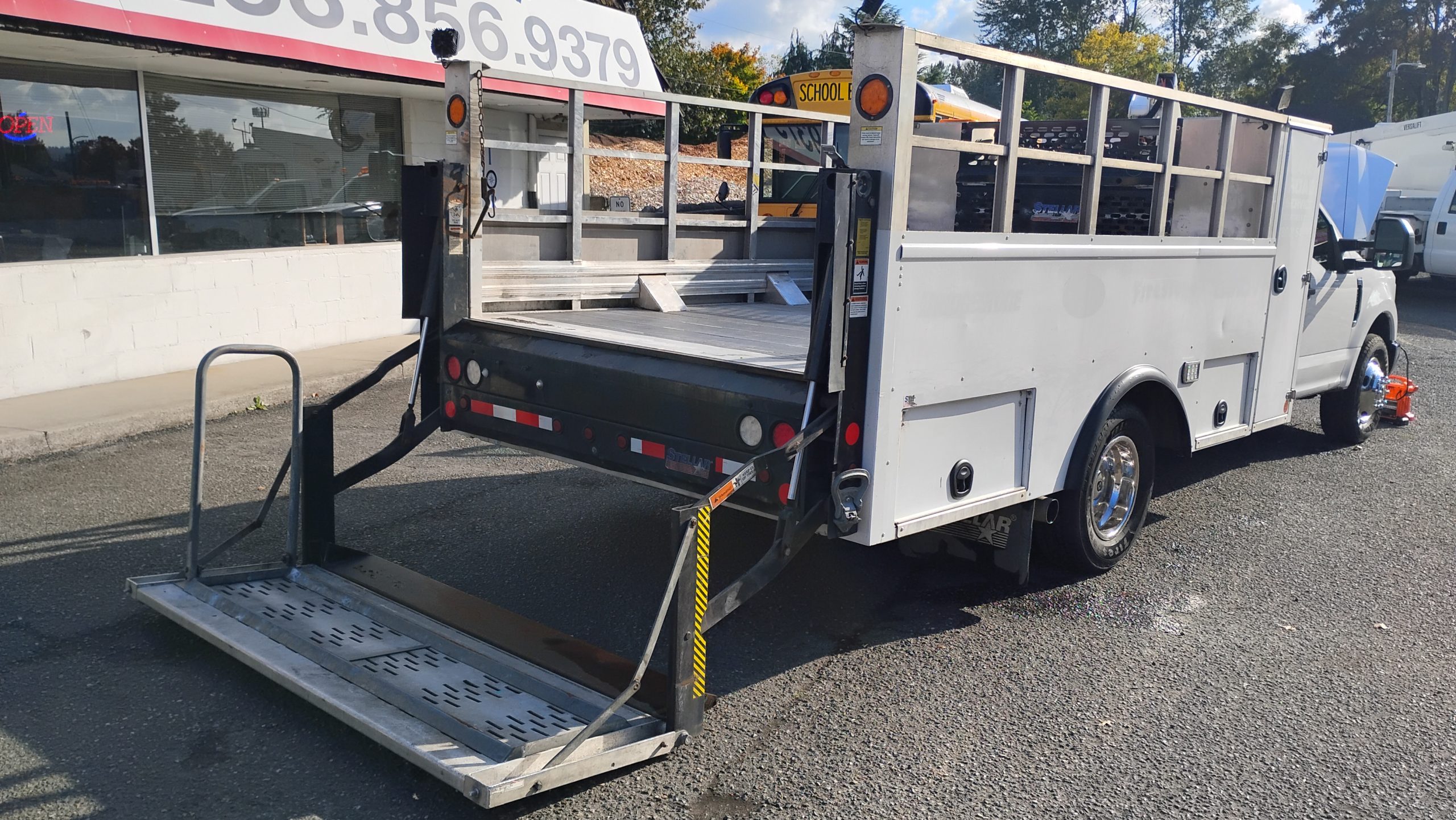 2017 Ford F-350 Service-Body w/Liftgate 2017 Ford F-350 Service-Body w/Liftgate - image 4 of 6