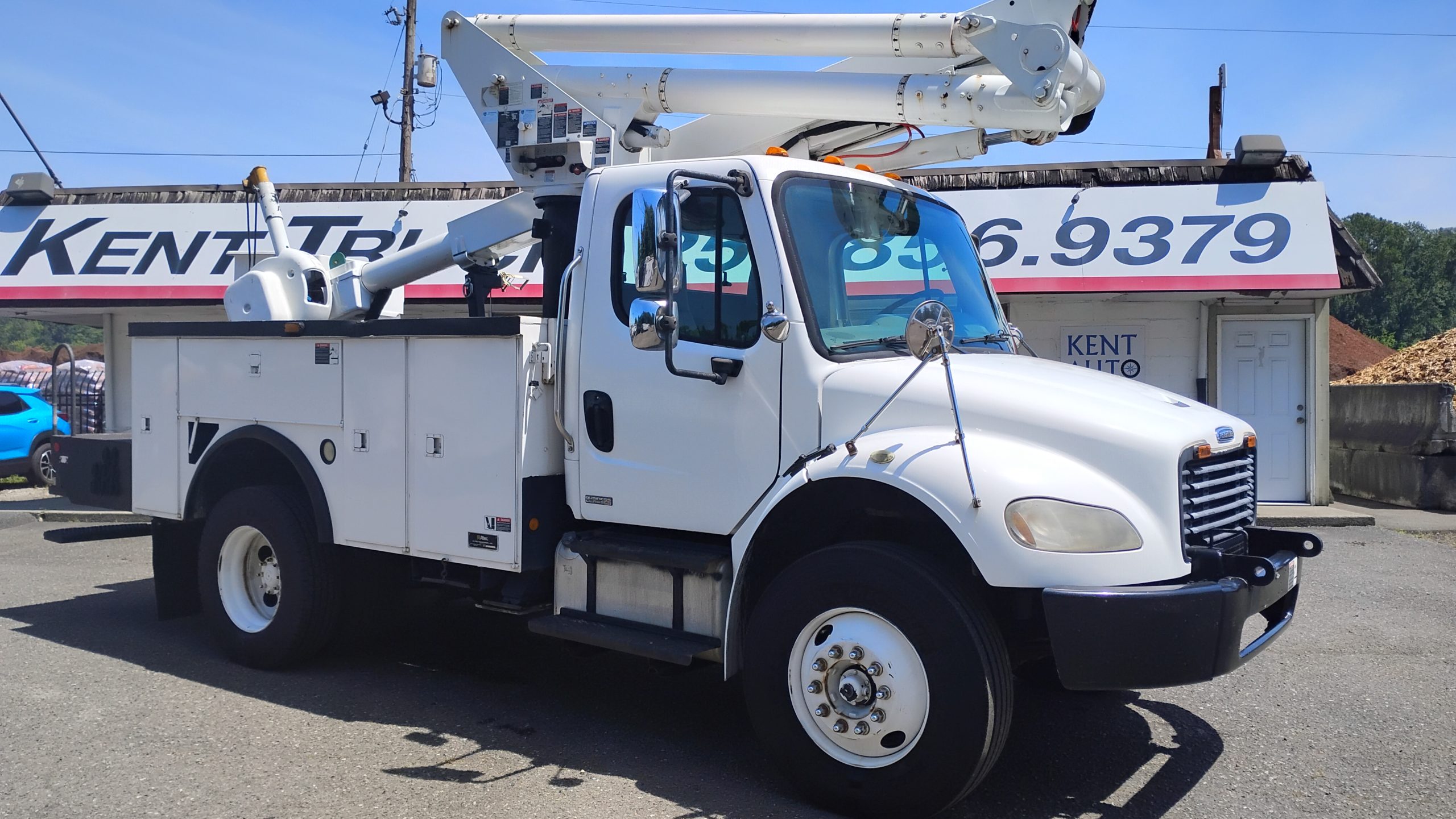 2007 Freightliner M2 BucketTruck 2007 Freightliner M2 BucketTruck - image 1 of 6