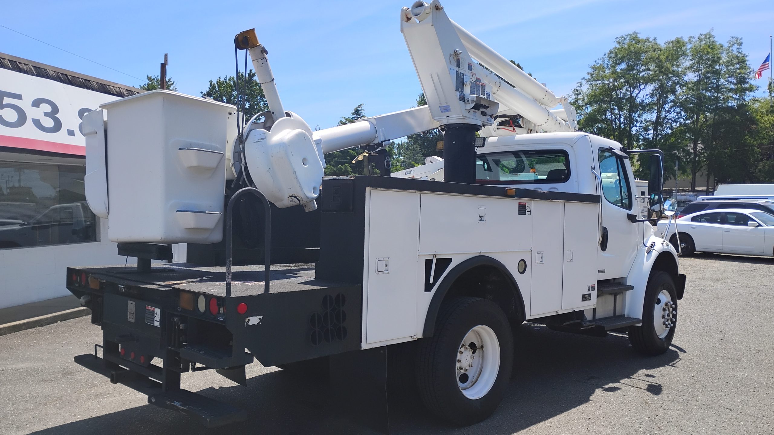 2007 Freightliner M2 BucketTruck 2007 Freightliner M2 BucketTruck - image 3 of 6