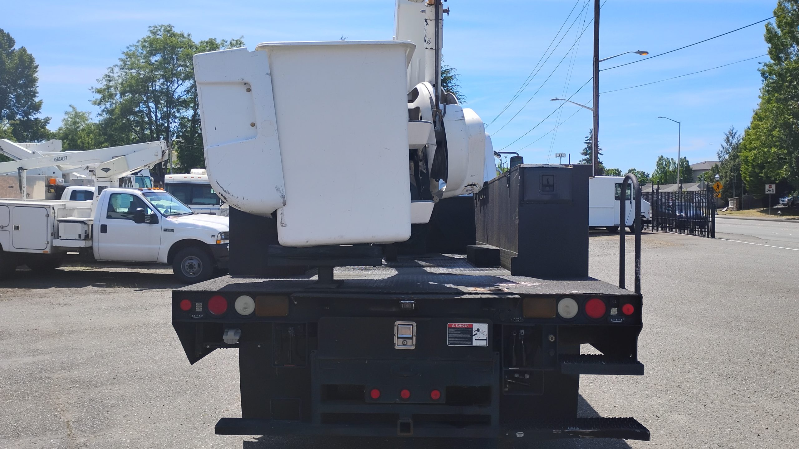 2007 Freightliner M2 BucketTruck 2007 Freightliner M2 BucketTruck - image 5 of 6