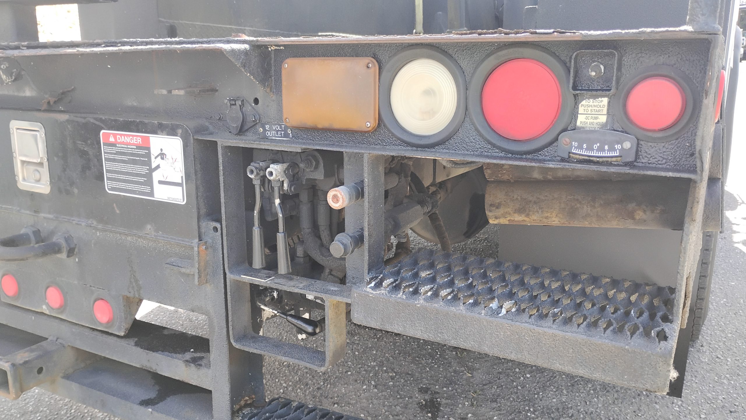 2007 Freightliner M2 BucketTruck 2007 Freightliner M2 BucketTruck - image 6 of 6