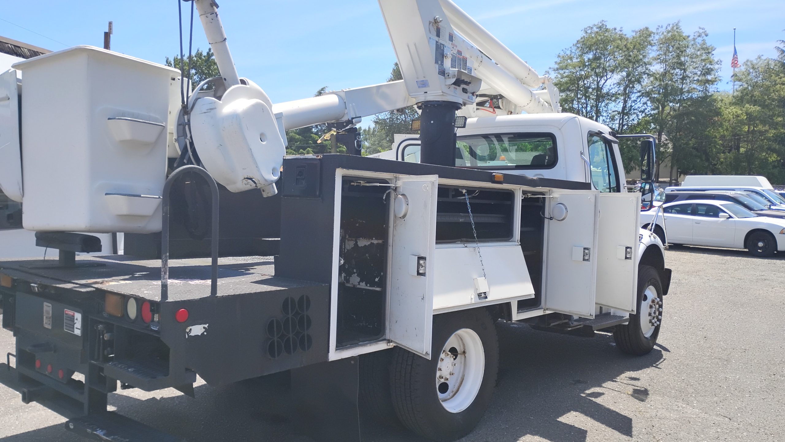 2007 Freightliner M2 BucketTruck 2007 Freightliner M2 BucketTruck - image 4 of 6