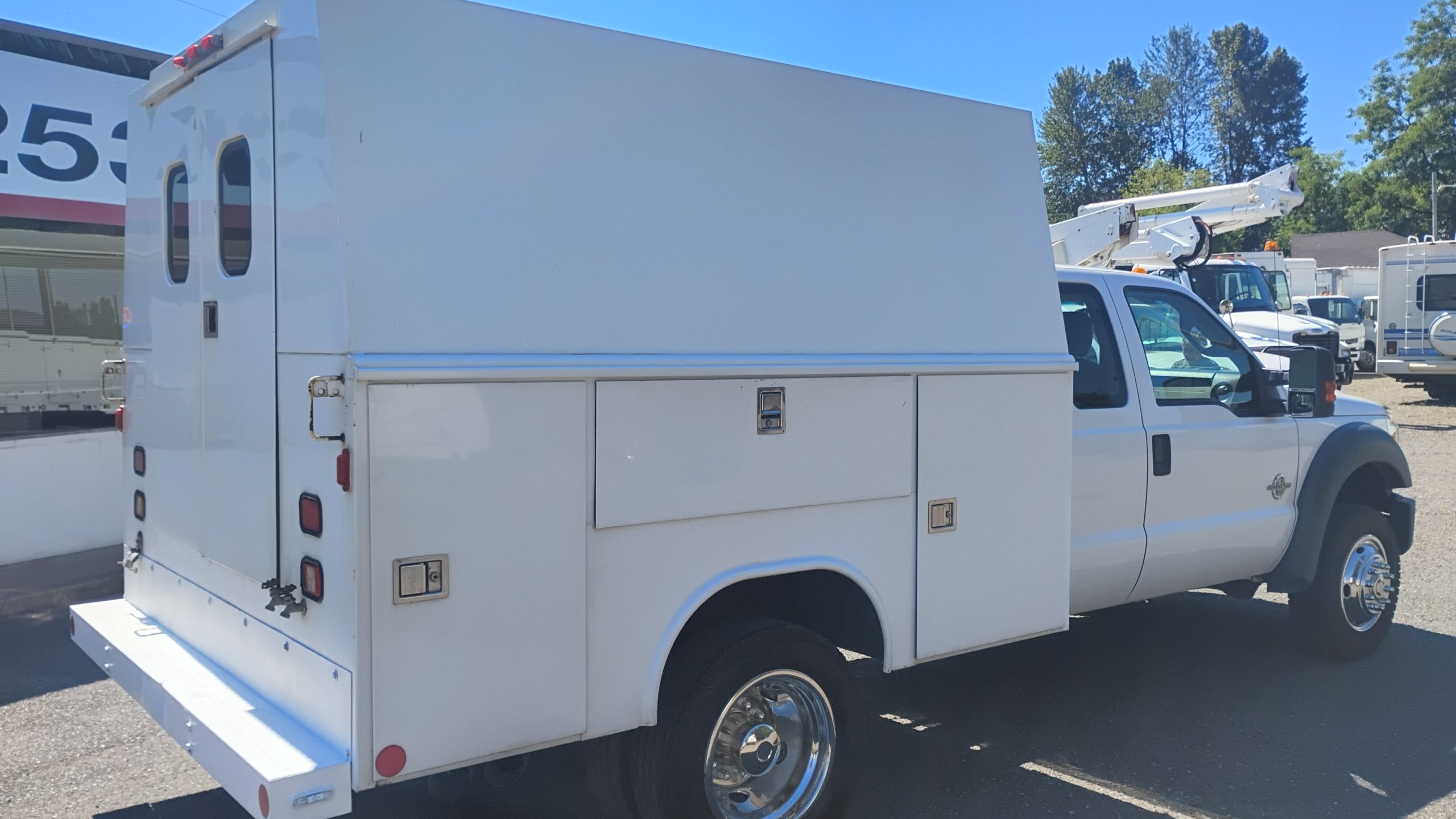 2012 Ford F450 - Covered Service Body 2012 Ford F450 - Covered Service Body - image 3 of 6
