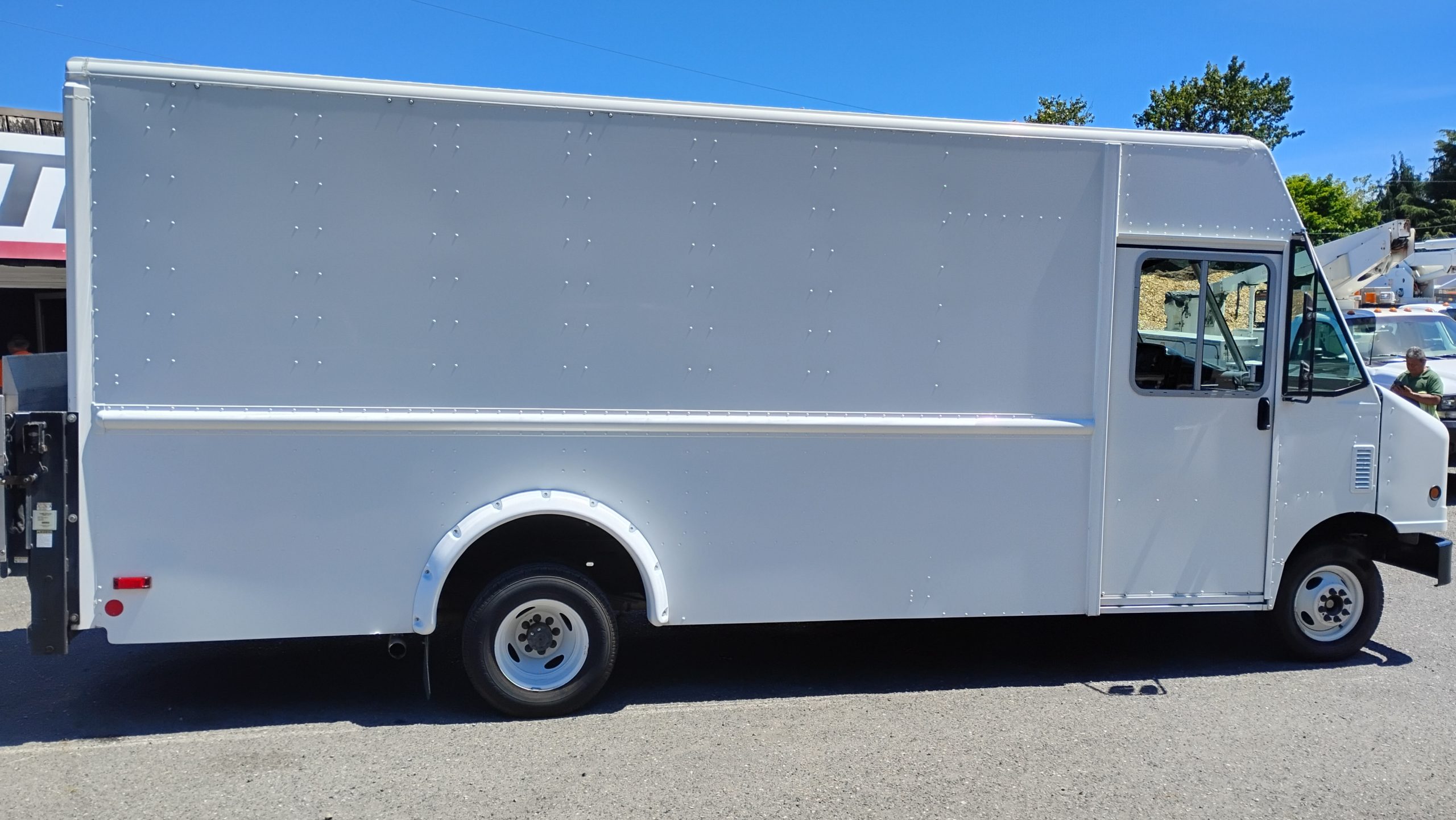 2012 Ford E450 Stepvan (18ft.) 2012 Ford E450 Stepvan (18ft.) - image 2 of 6