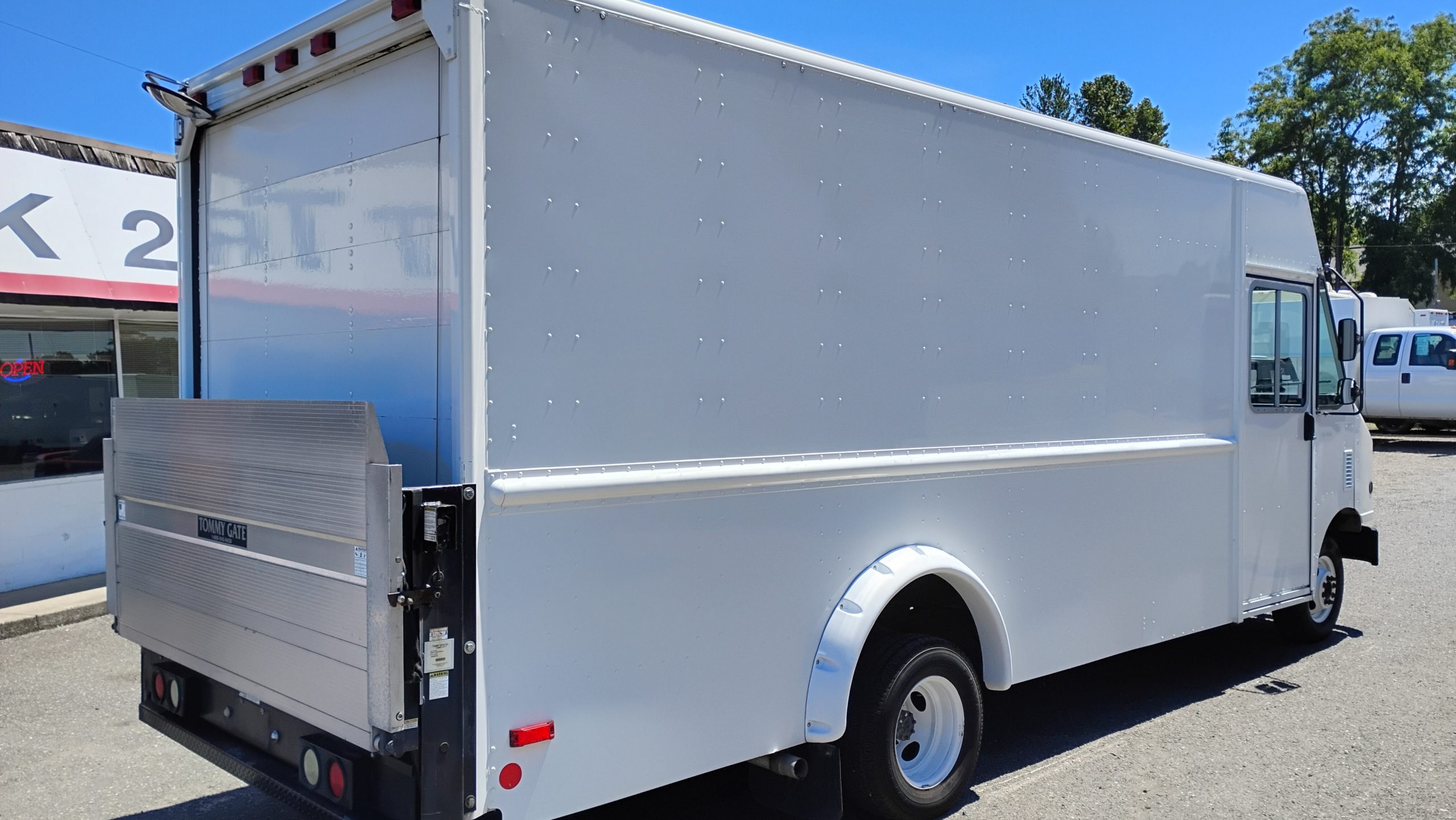 2012 Ford E450 Stepvan (18ft.) 2012 Ford E450 Stepvan (18ft.) - image 3 of 6