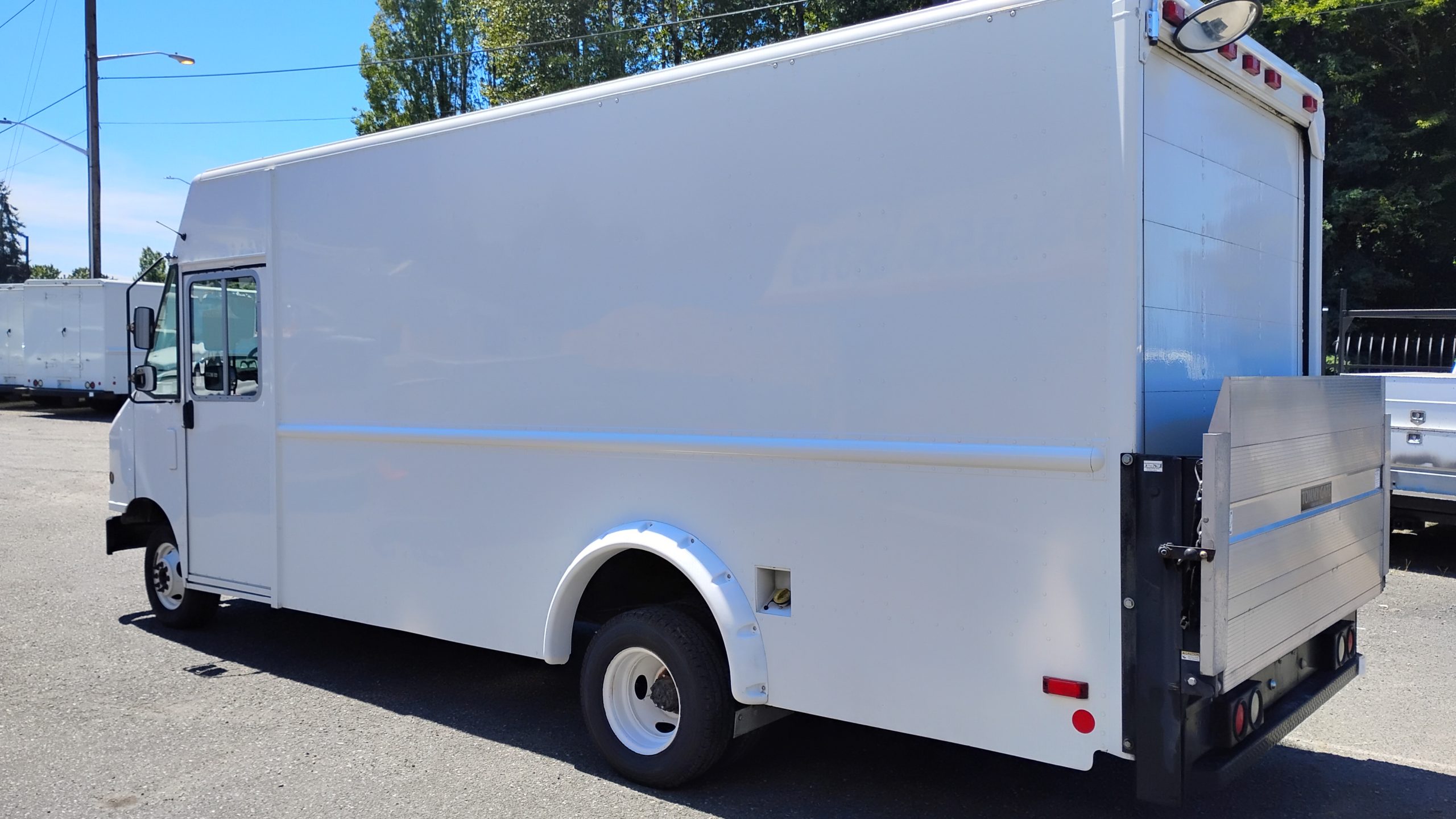 2012 Ford E450 Stepvan (18ft.) 2012 Ford E450 Stepvan (18ft.) - image 5 of 6