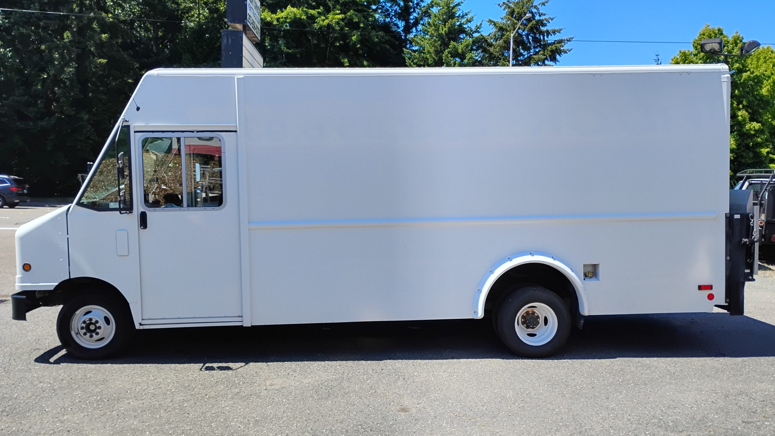 2012 Ford E450 Stepvan (18ft.) 2012 Ford E450 Stepvan (18ft.) - image 6 of 6