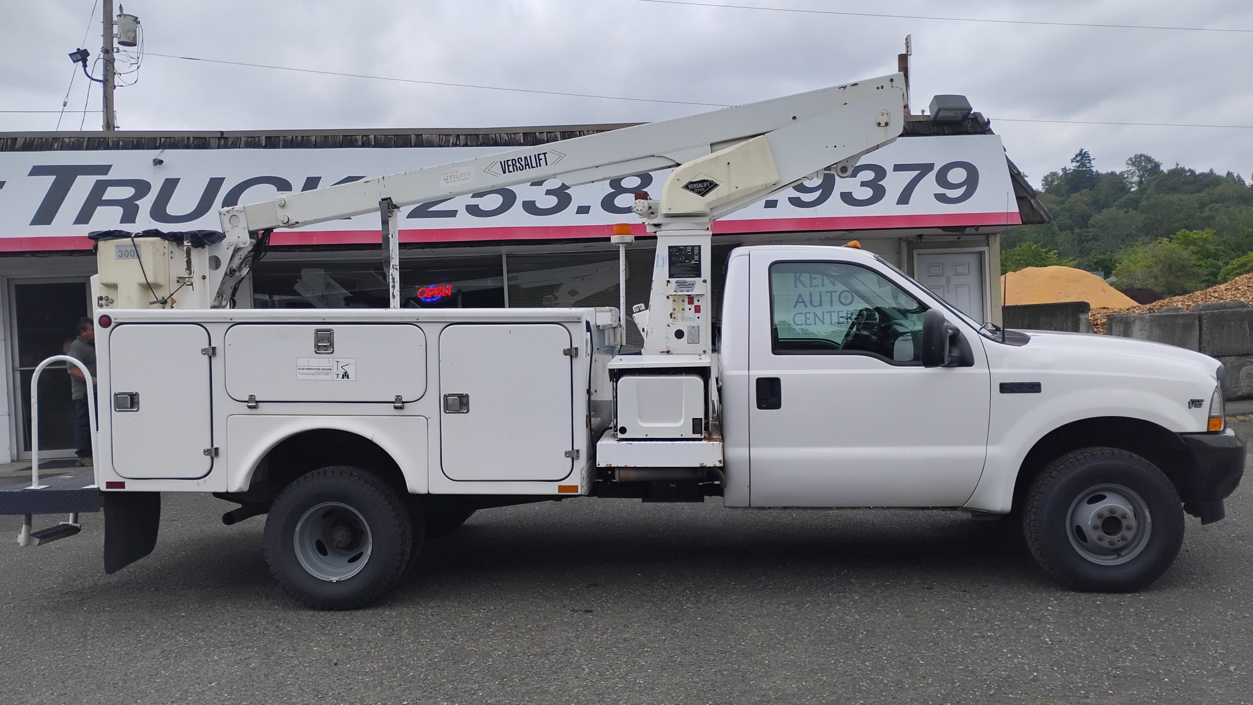 2002 Ford F350 Bucket-Truck 2002 Ford F350 Bucket-Truck - image 2 of 6