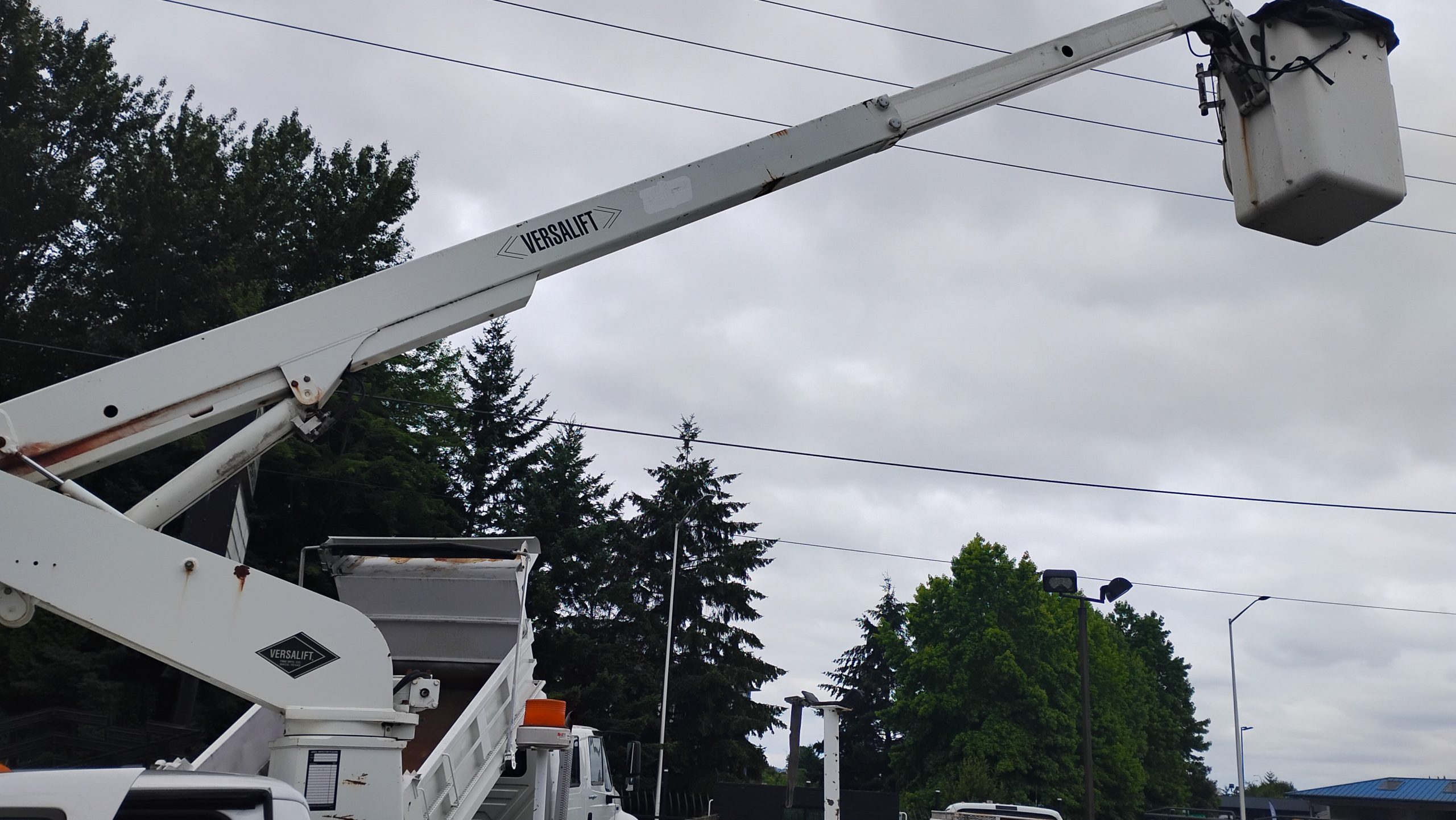 2002 Ford F350 Bucket-Truck 2002 Ford F350 Bucket-Truck - image 4 of 6
