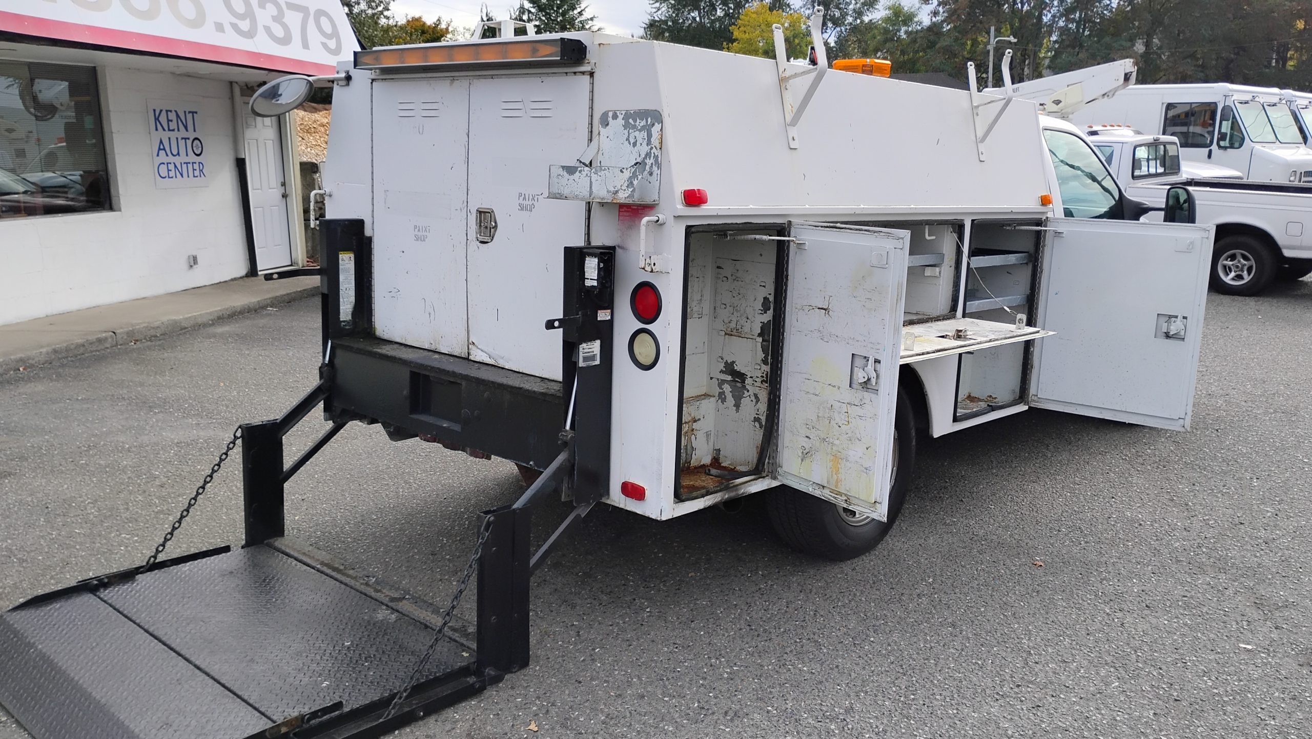 2006 Ford F350 Covered Servicebody w/Liftgate 2006 Ford F350 Covered Servicebody w/Liftgate - image 5 of 6