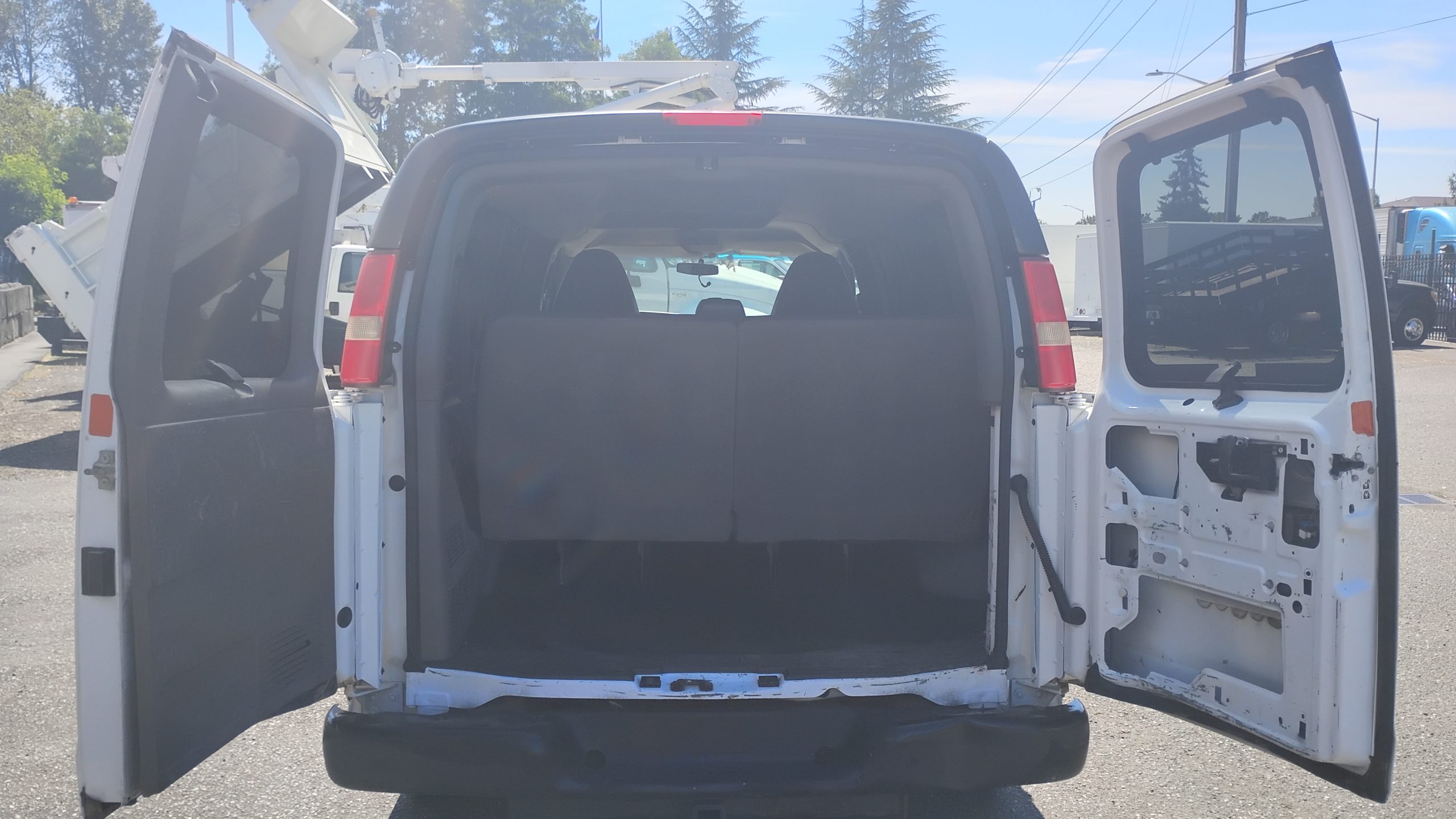 2011 Chevy Express G2500 Passenger Van 2011 Chevy Express G2500 Passenger Van - image 6 of 6