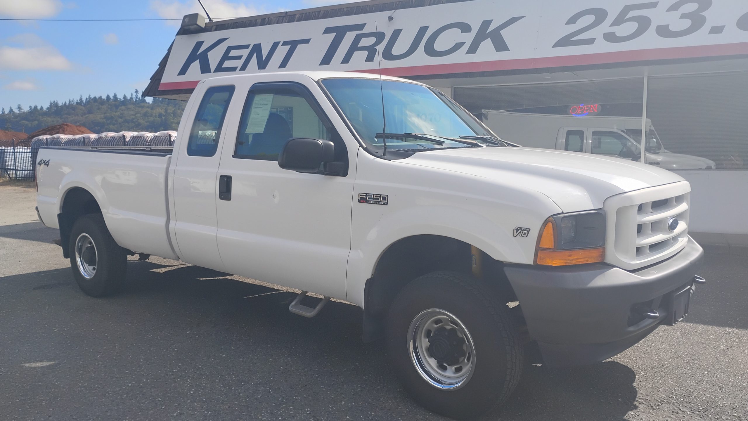 2001 Ford F250 XL Superduty Pickup 2001 Ford F250 XL Superduty Pickup - image 1 of 6
