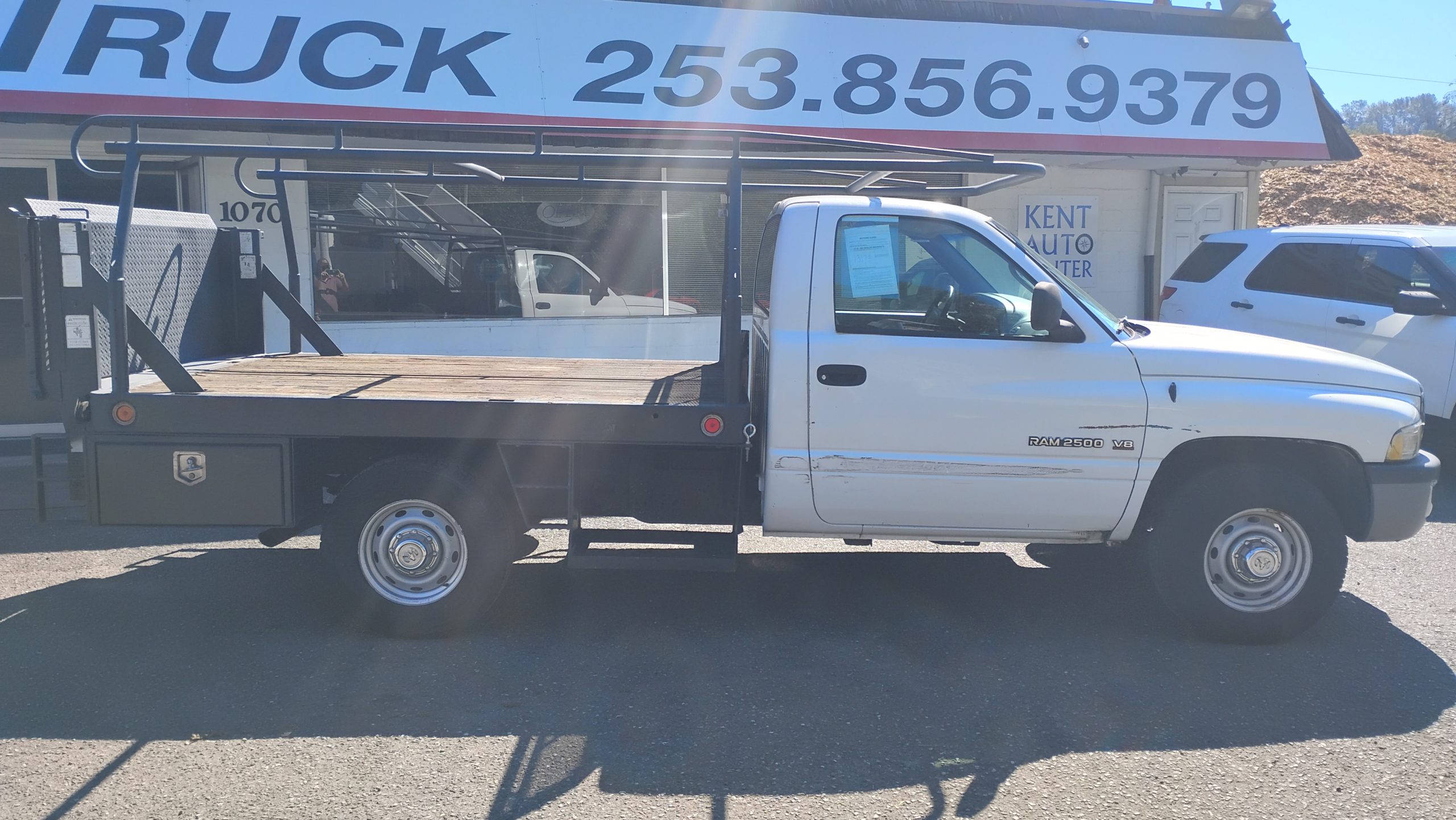 2001 Dodge 2500 Flatbed w/Liftgate 2001 Dodge 2500 Flatbed w/Liftgate - image 2 of 6