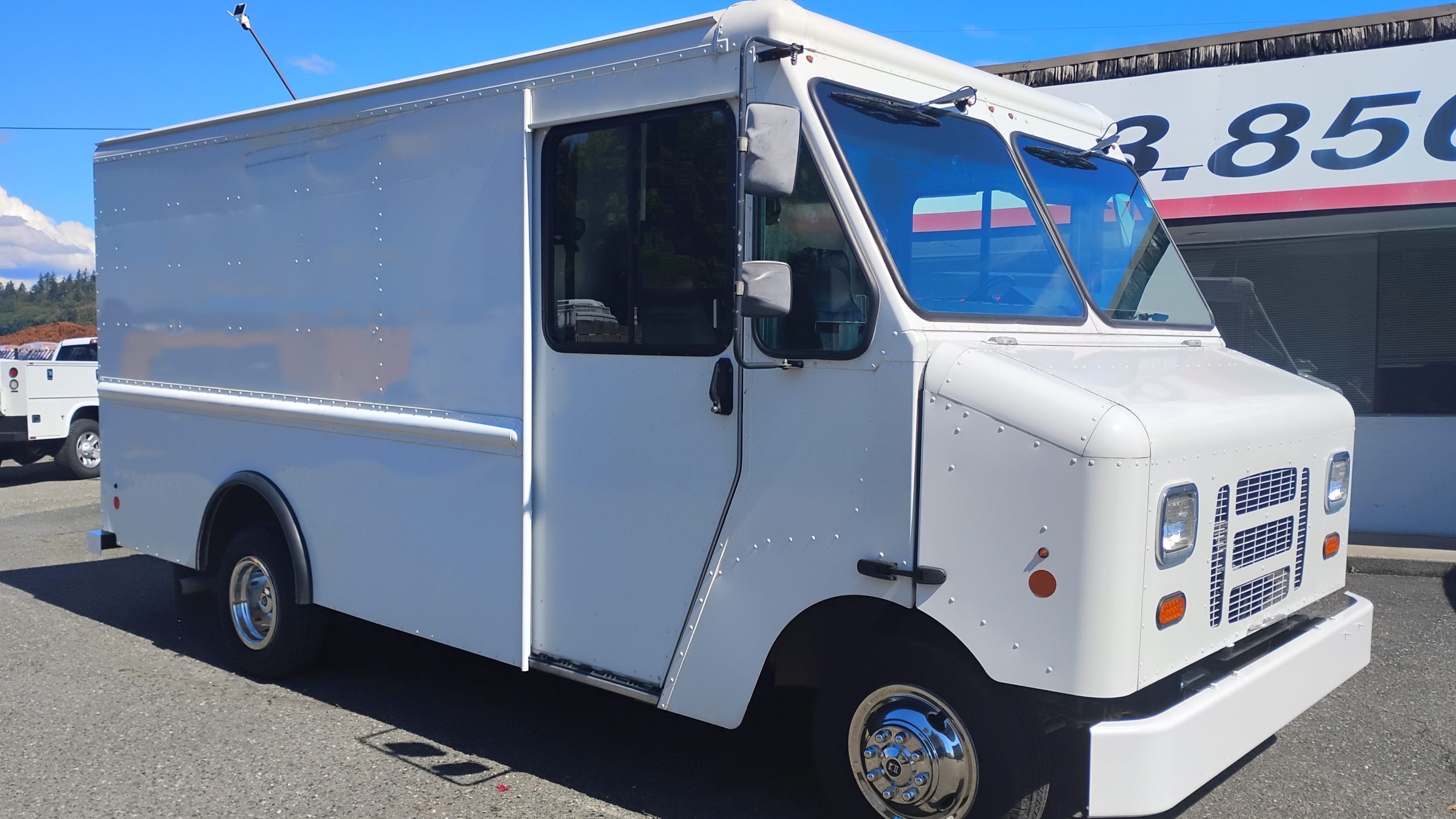 2016 Ford E350 Stepvan (11ft.) 2016 Ford E350 Stepvan (11ft.) - image 1 of 6