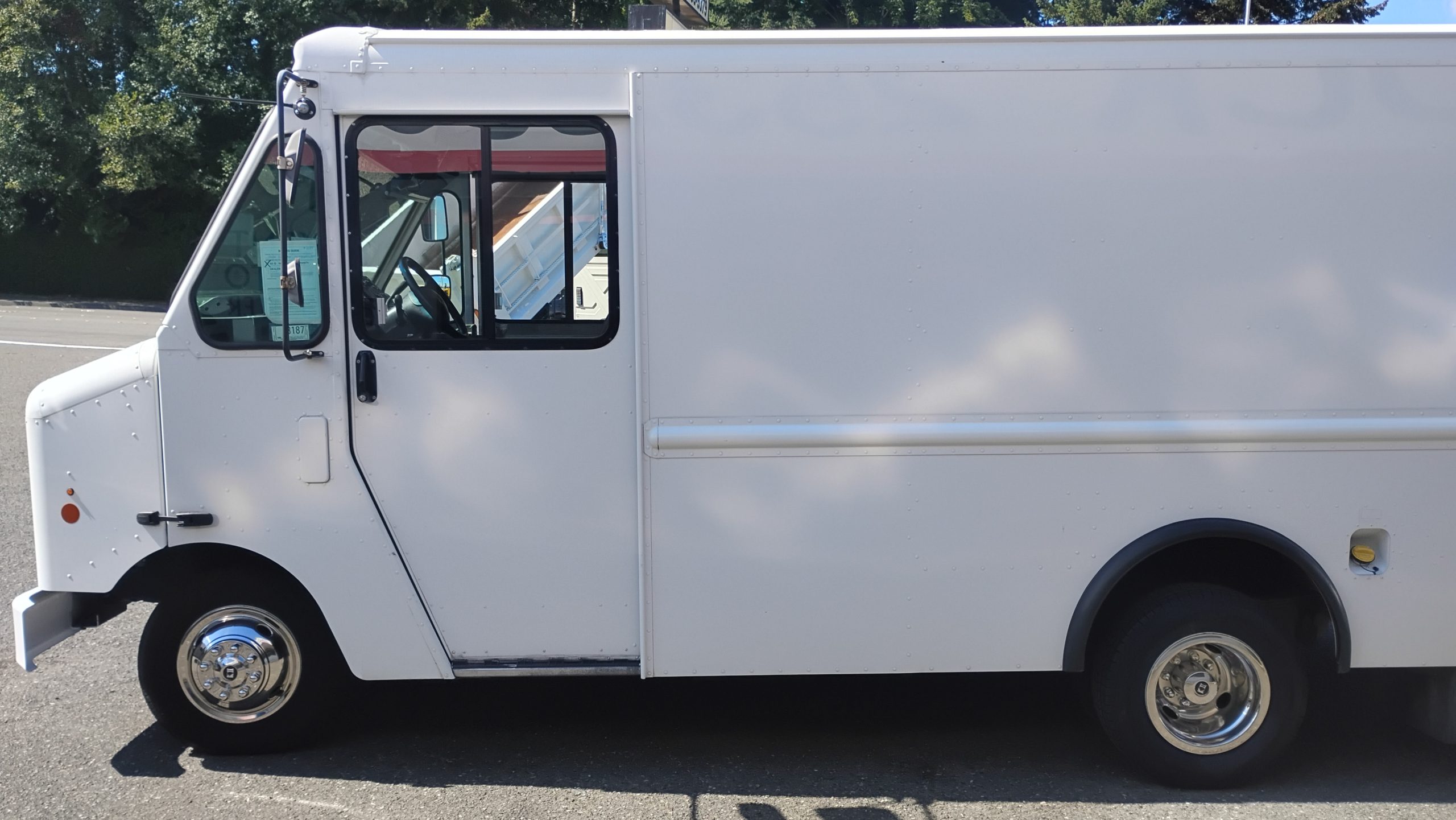 2016 Ford E350 Stepvan (11ft.) 2016 Ford E350 Stepvan (11ft.) - image 6 of 6