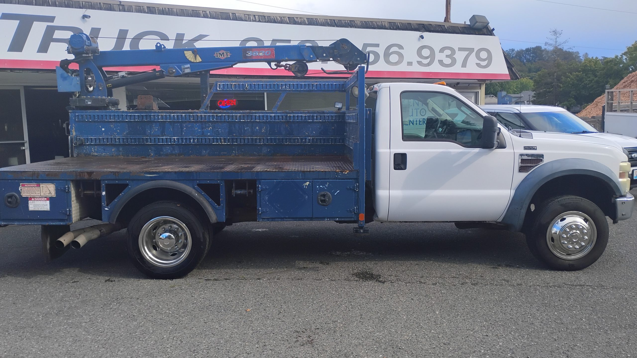 2009 Ford F550 (Crane Truck) 2009 Ford F550 (Crane Truck) - image 2 of 6
