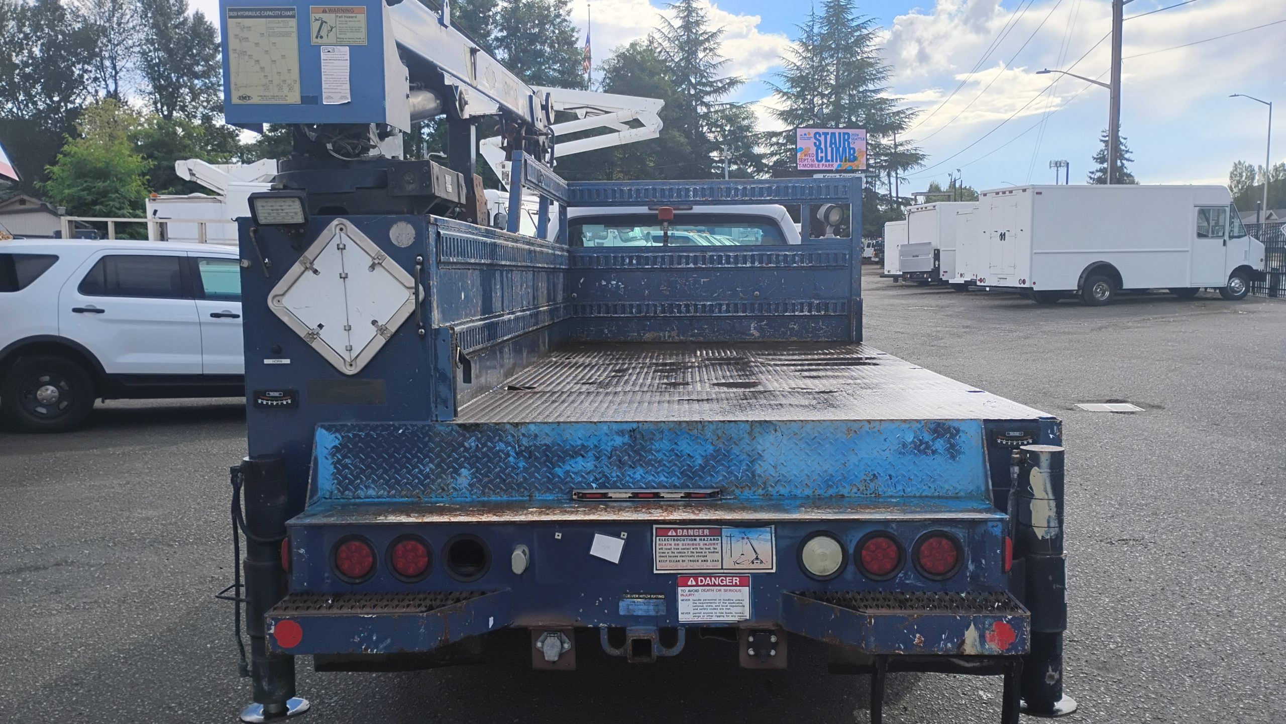 2009 Ford F550 (Crane Truck) 2009 Ford F550 (Crane Truck) - image 4 of 6