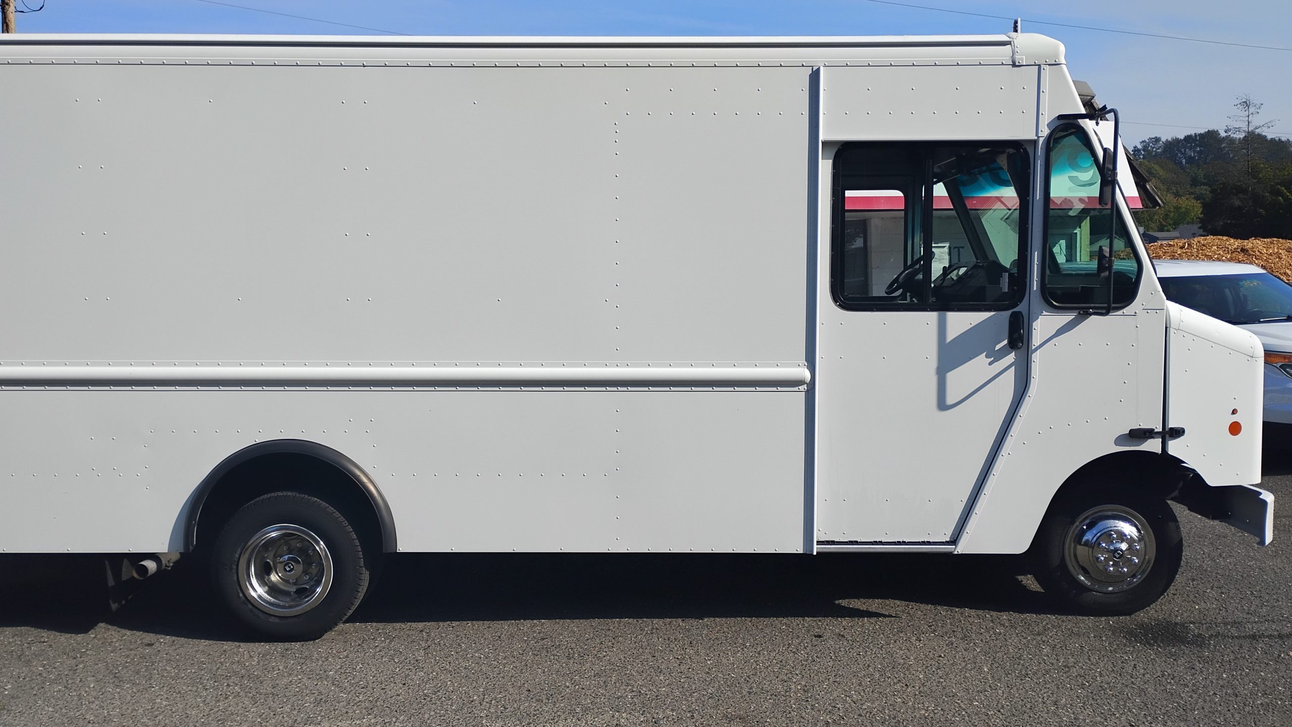 2016 Ford E450 Stepvan (14ft.) 2016 Ford E450 Stepvan (14ft.) - image 2 of 6