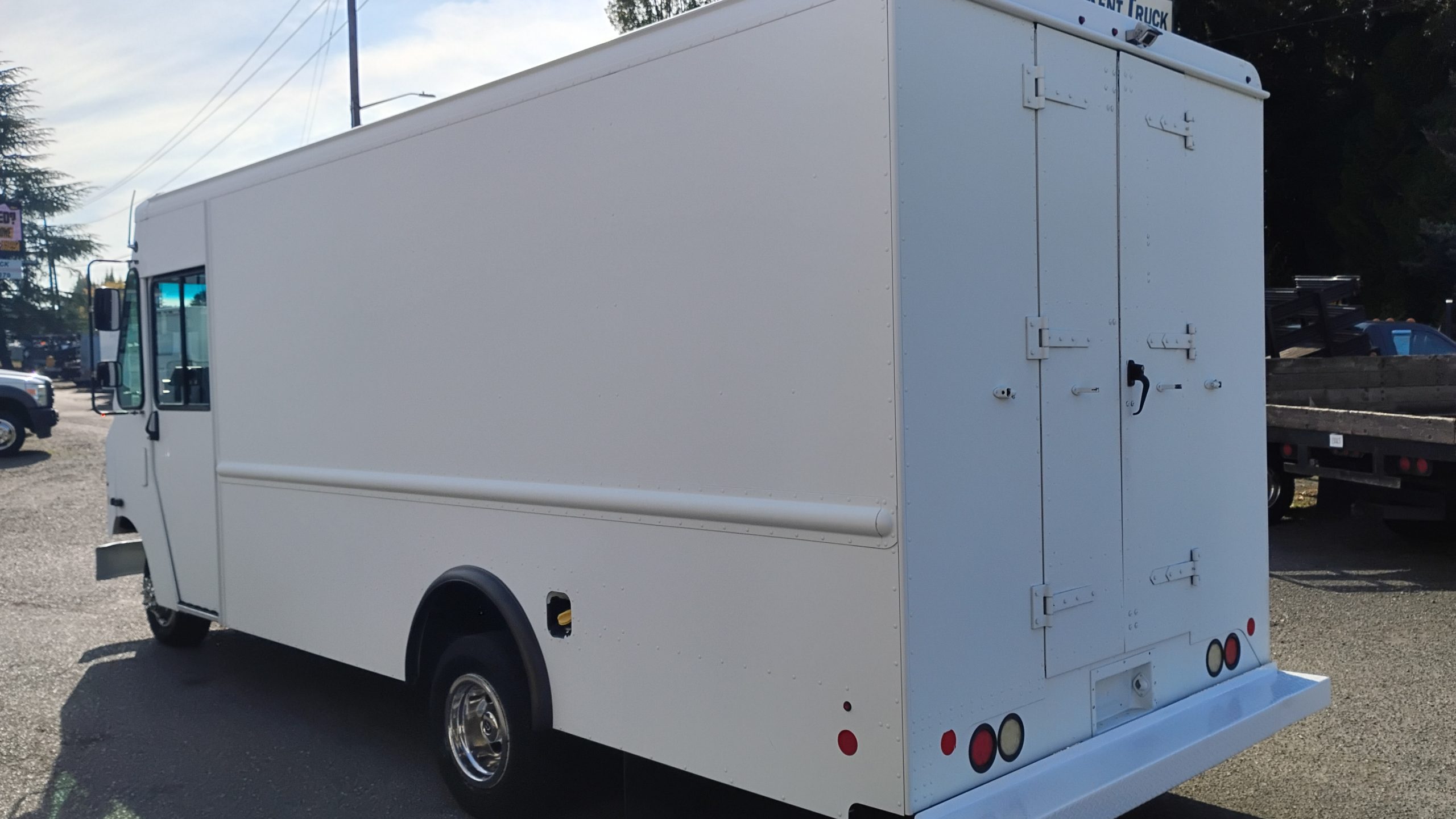 2016 Ford E450 Stepvan (14ft.) 2016 Ford E450 Stepvan (14ft.) - image 6 of 6