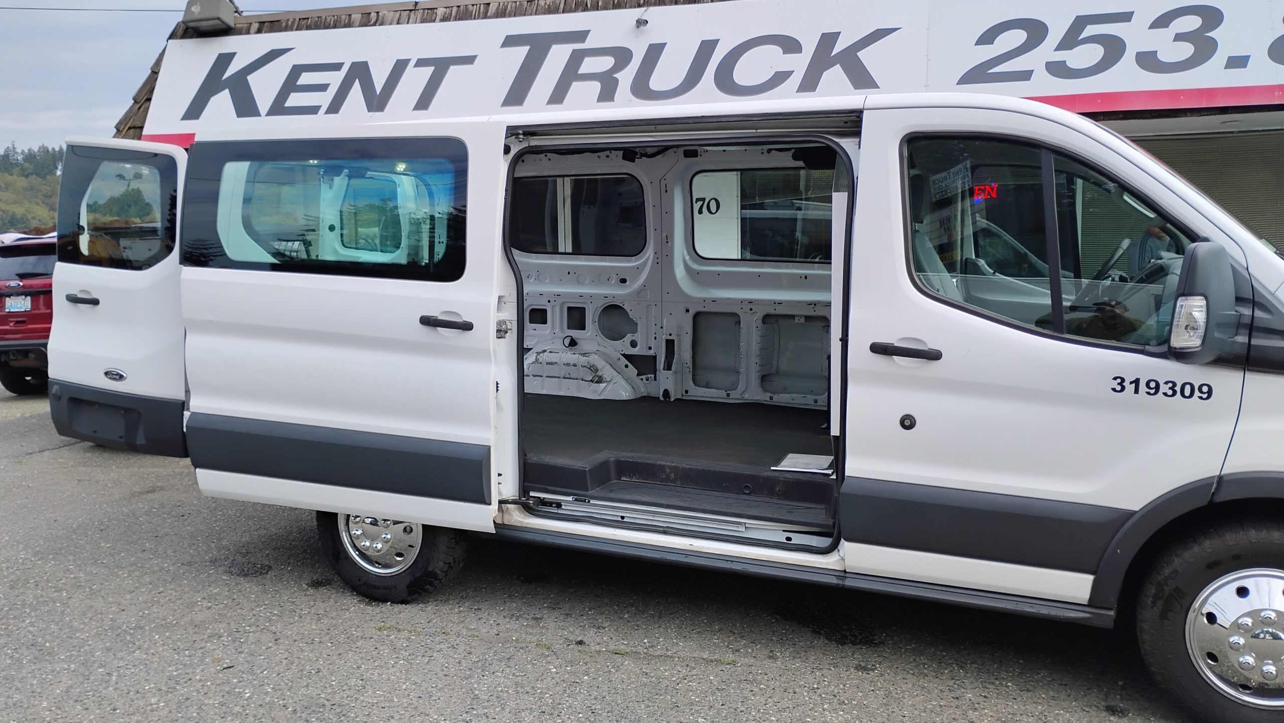 2016 Ford Transit 150 (Cargo) 2016 Ford Transit 150 (Cargo) - image 4 of 6